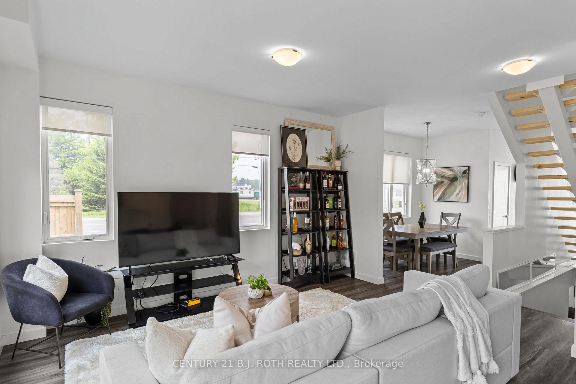 Photo 7 of 152 Athabaska Road, Barrie, Holly — HOMEH