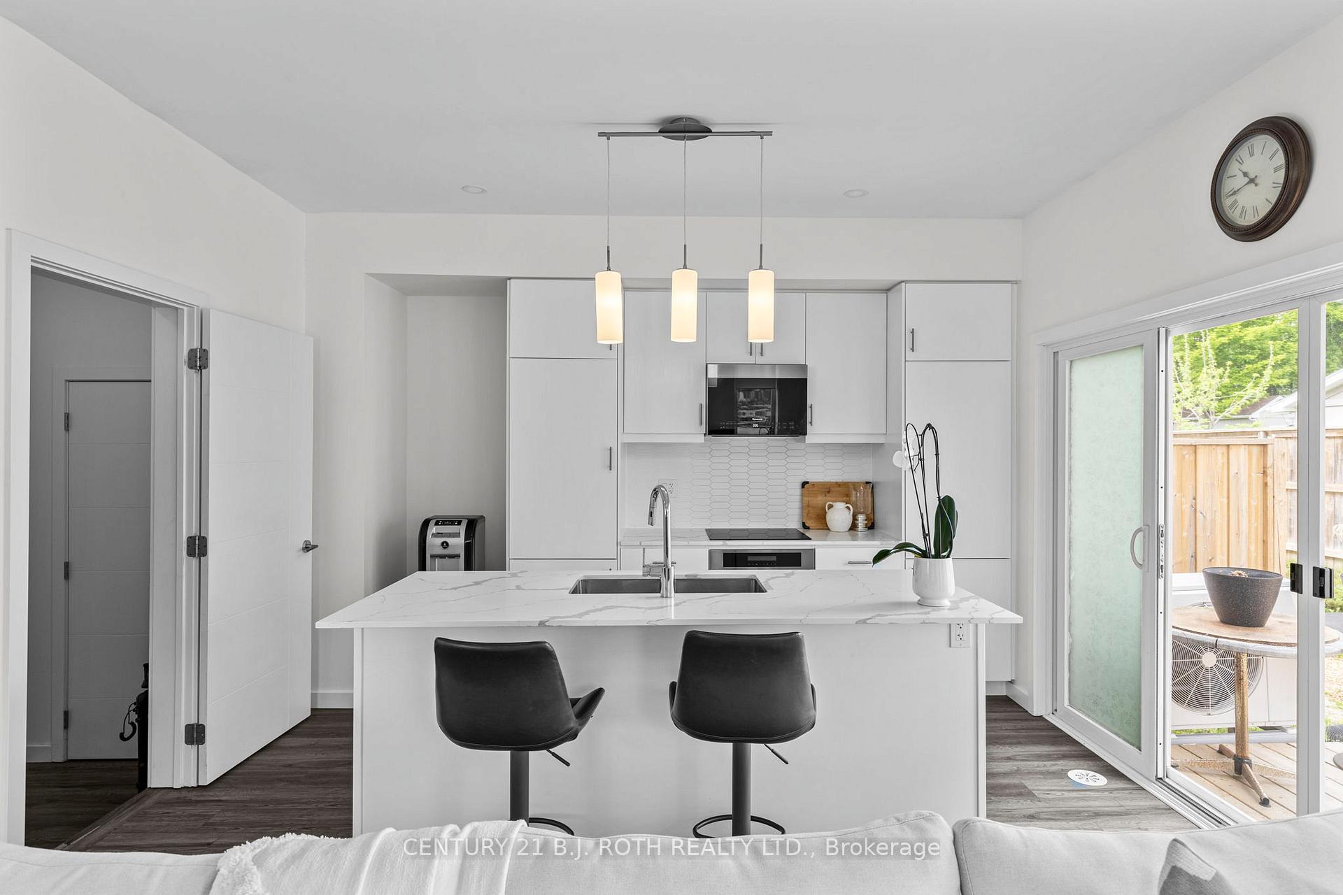 Photo 15 of 152 Athabaska Road, Barrie, Holly — HOMEH