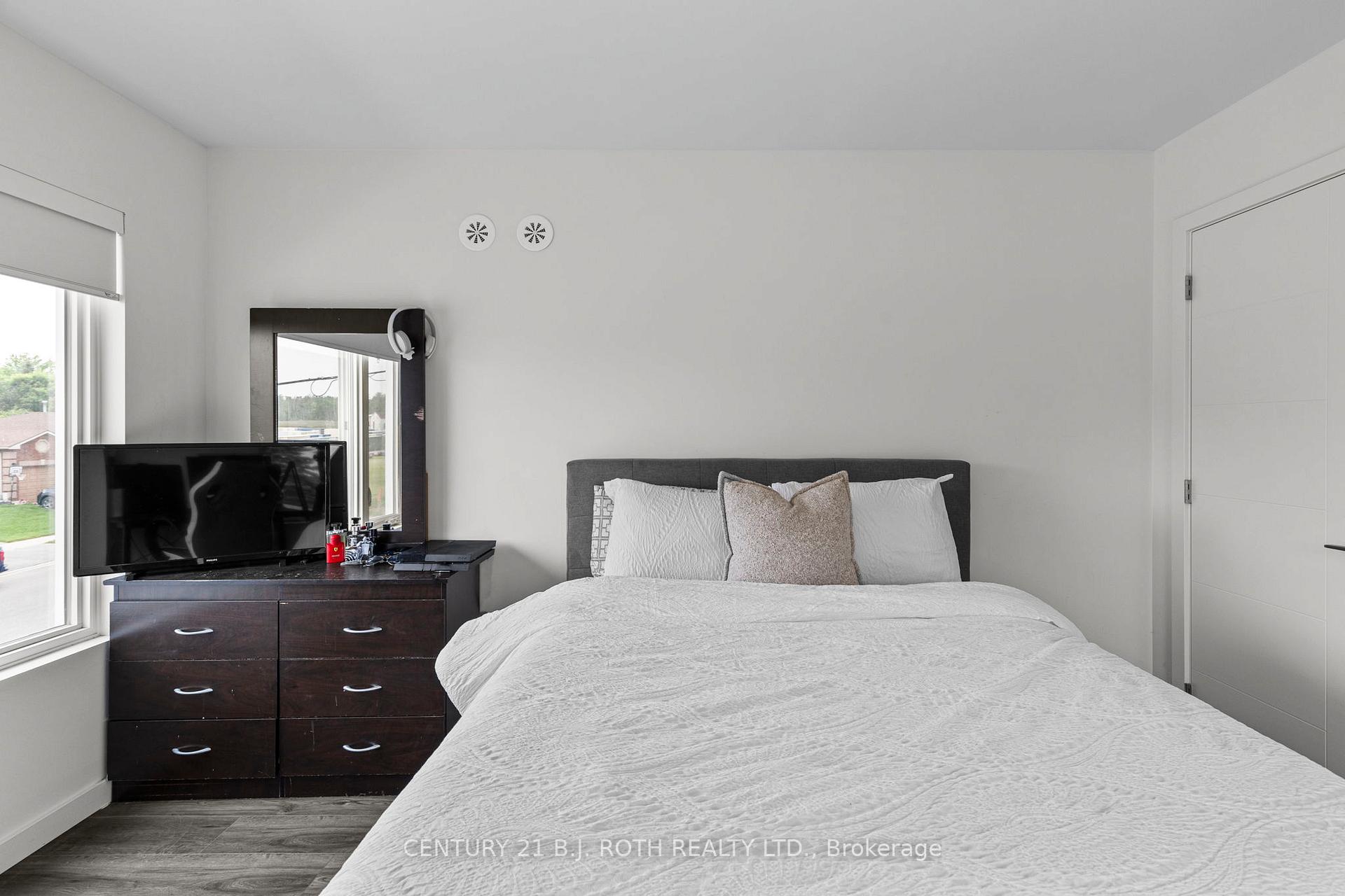 Photo 19 of 152 Athabaska Road, Barrie, Holly — HOMEH
