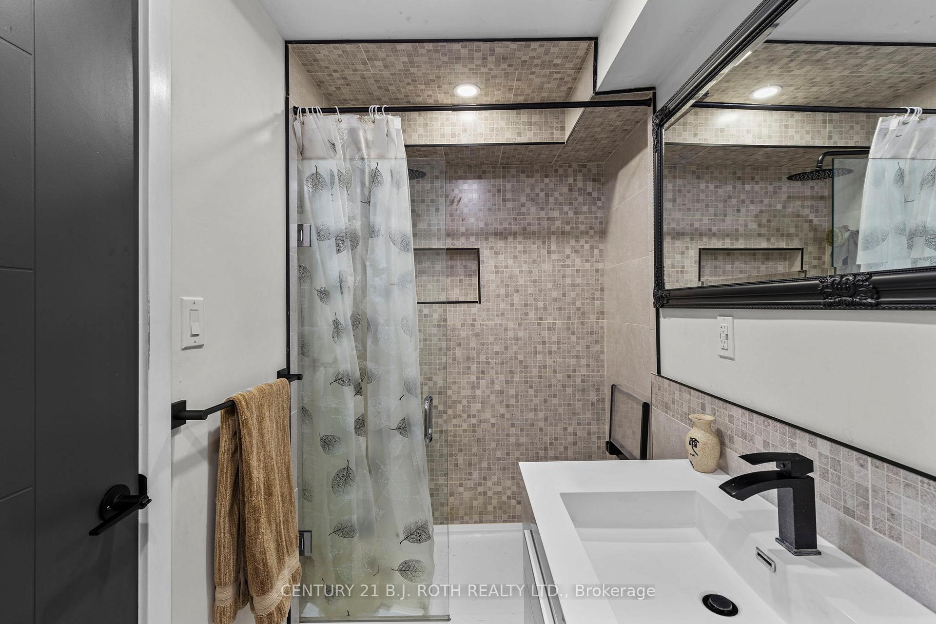 Photo 25 of 152 Athabaska Road, Barrie, Holly — HOMEH