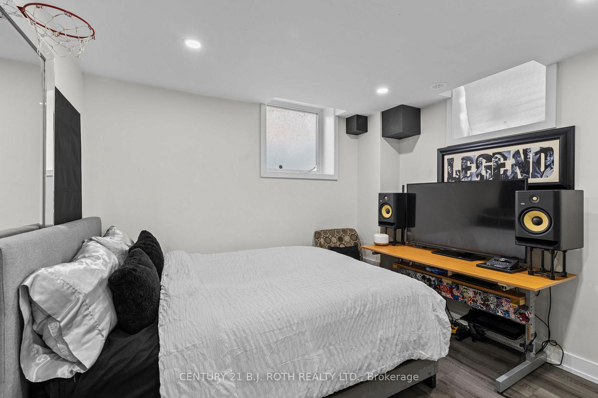 Photo 39 of 152 Athabaska Road, Barrie, Holly — HOMEH