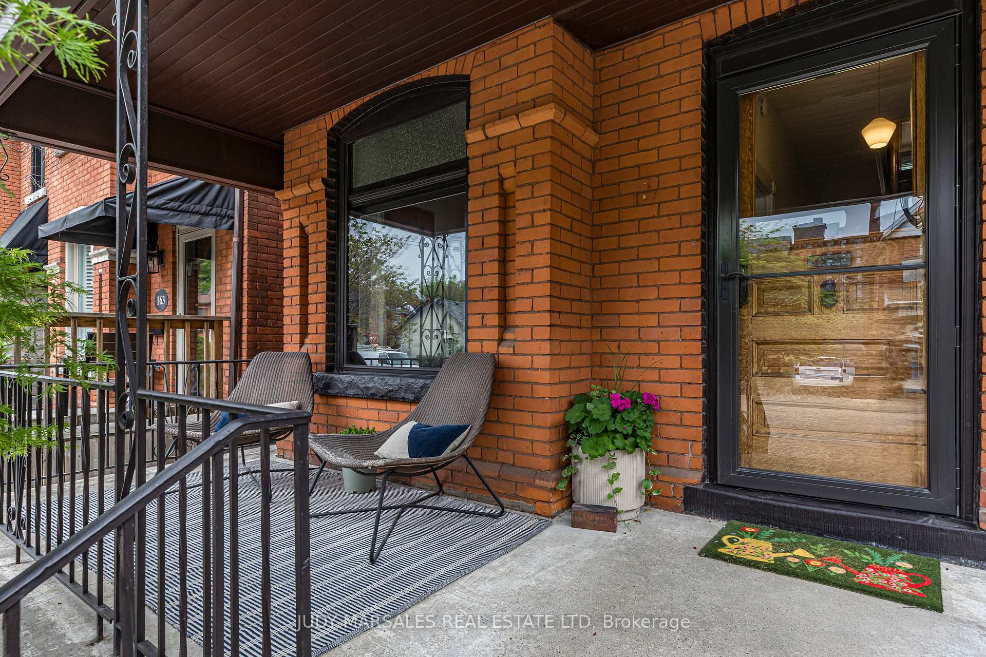 Photo 7 of 165 Walnut Street S, Hamilton, Corktown — HOMEH