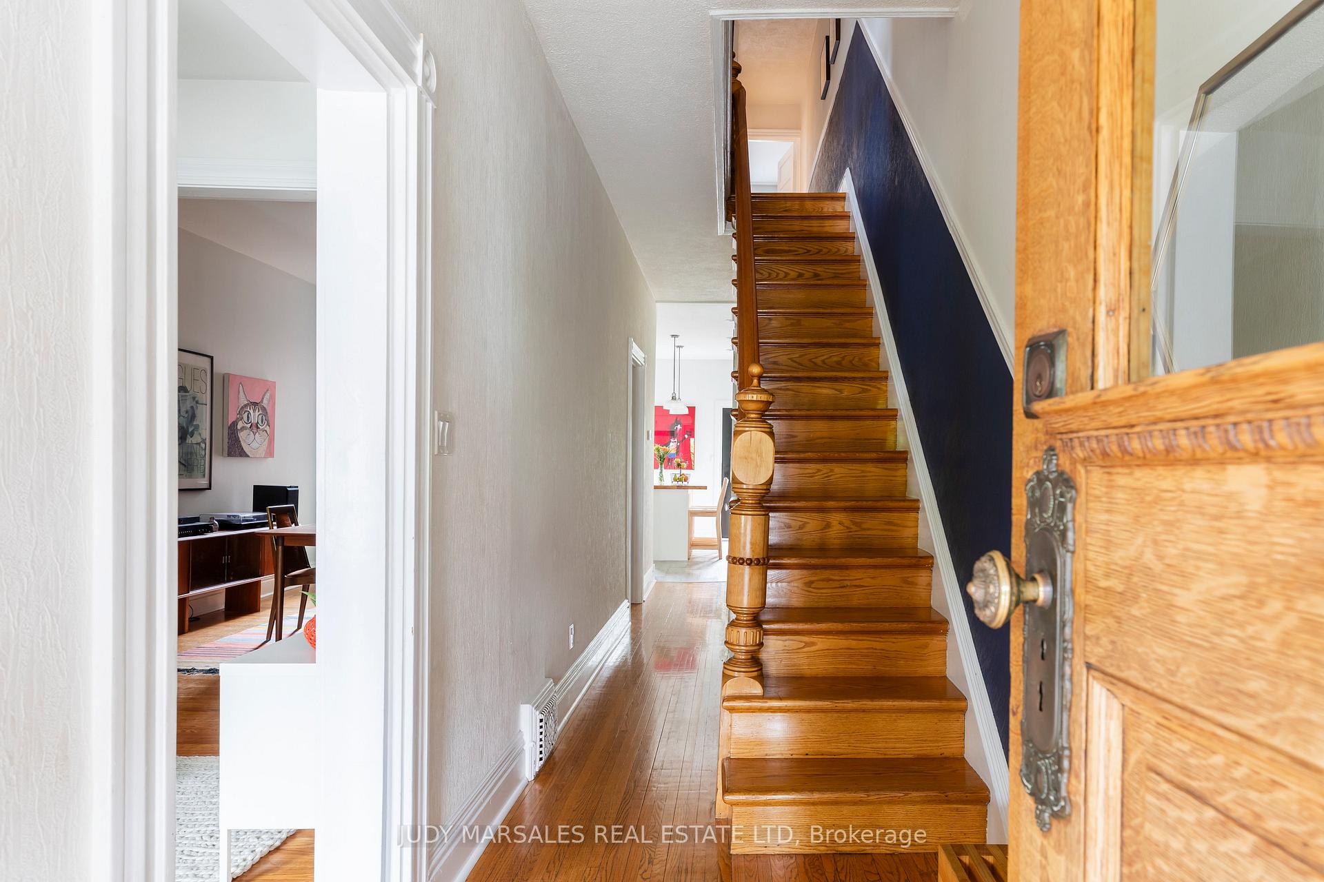 Photo 4 of 165 Walnut Street S, Hamilton, Corktown — HOMEH