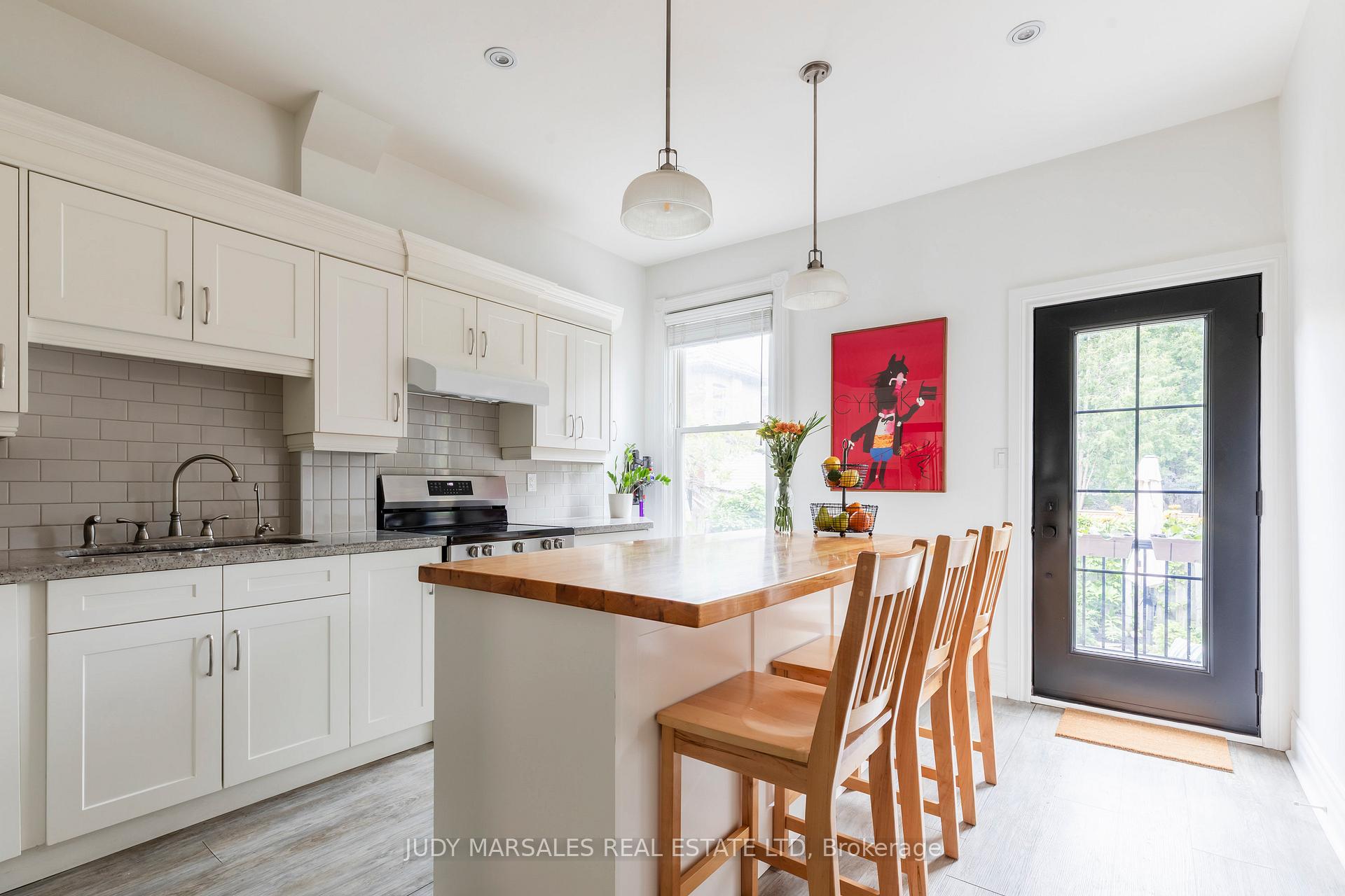 Photo 15 of 165 Walnut Street S, Hamilton, Corktown — HOMEH