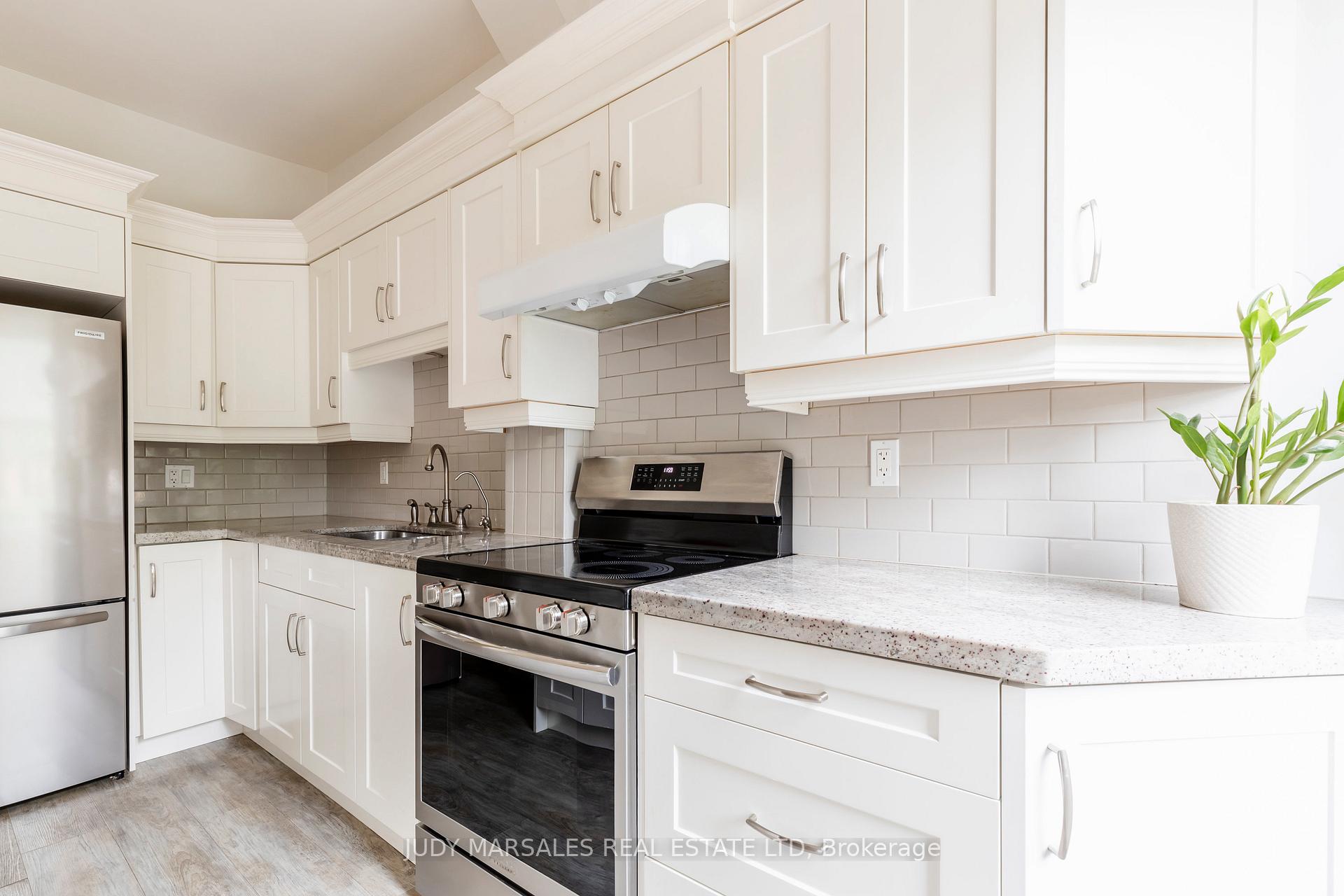 Photo 27 of 165 Walnut Street S, Hamilton, Corktown — HOMEH