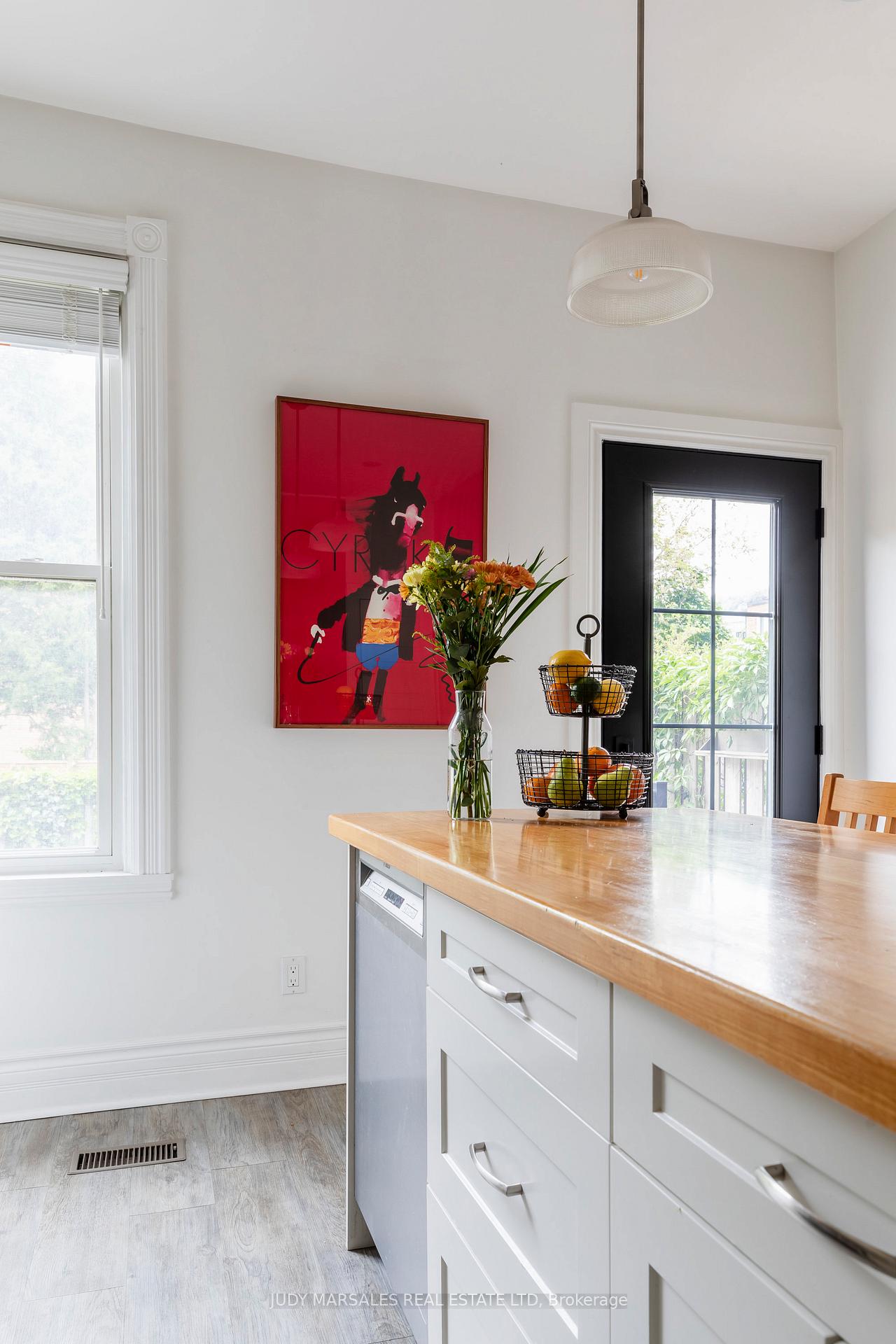Photo 18 of 165 Walnut Street S, Hamilton, Corktown — HOMEH