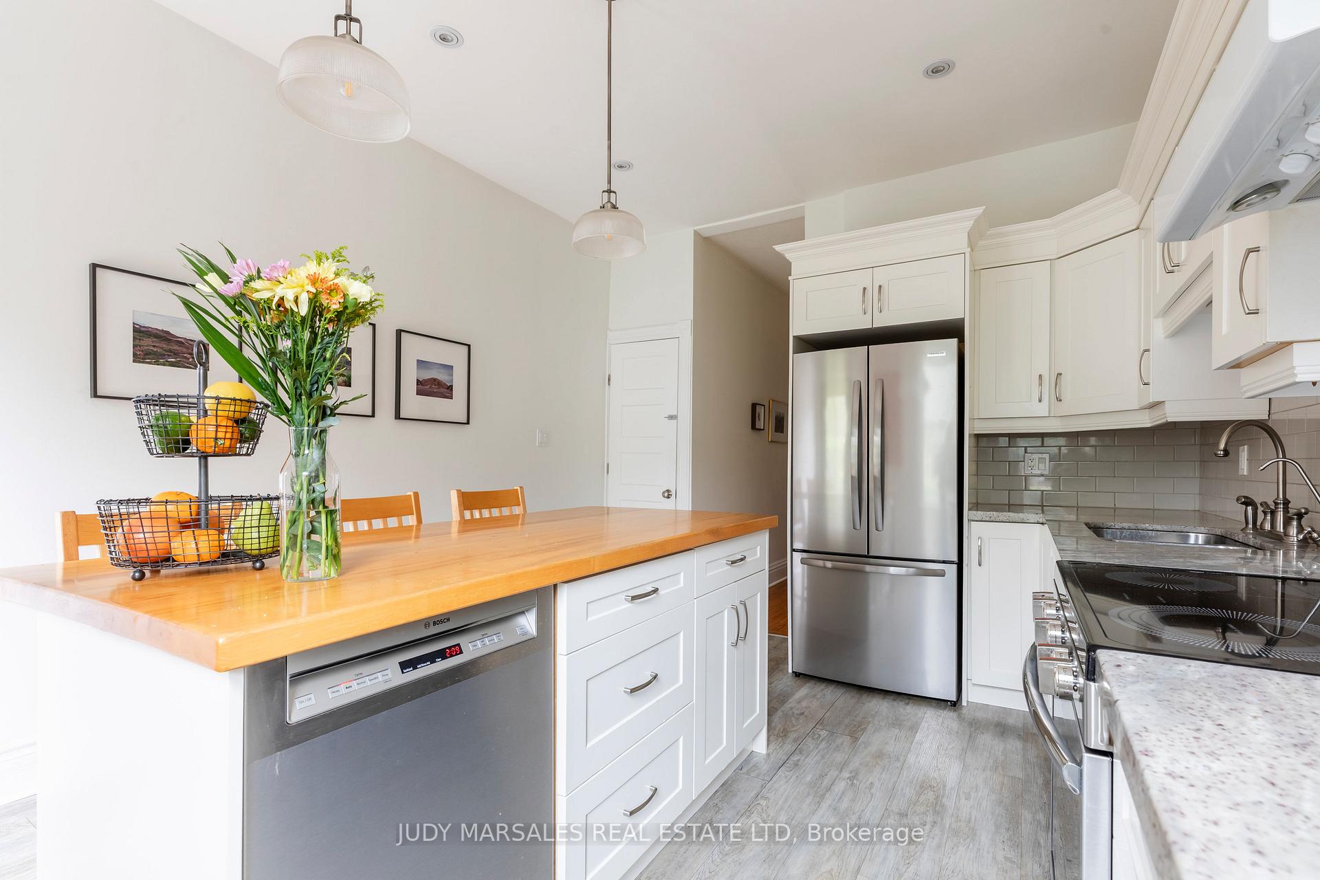 Photo 37 of 165 Walnut Street S, Hamilton, Corktown — HOMEH