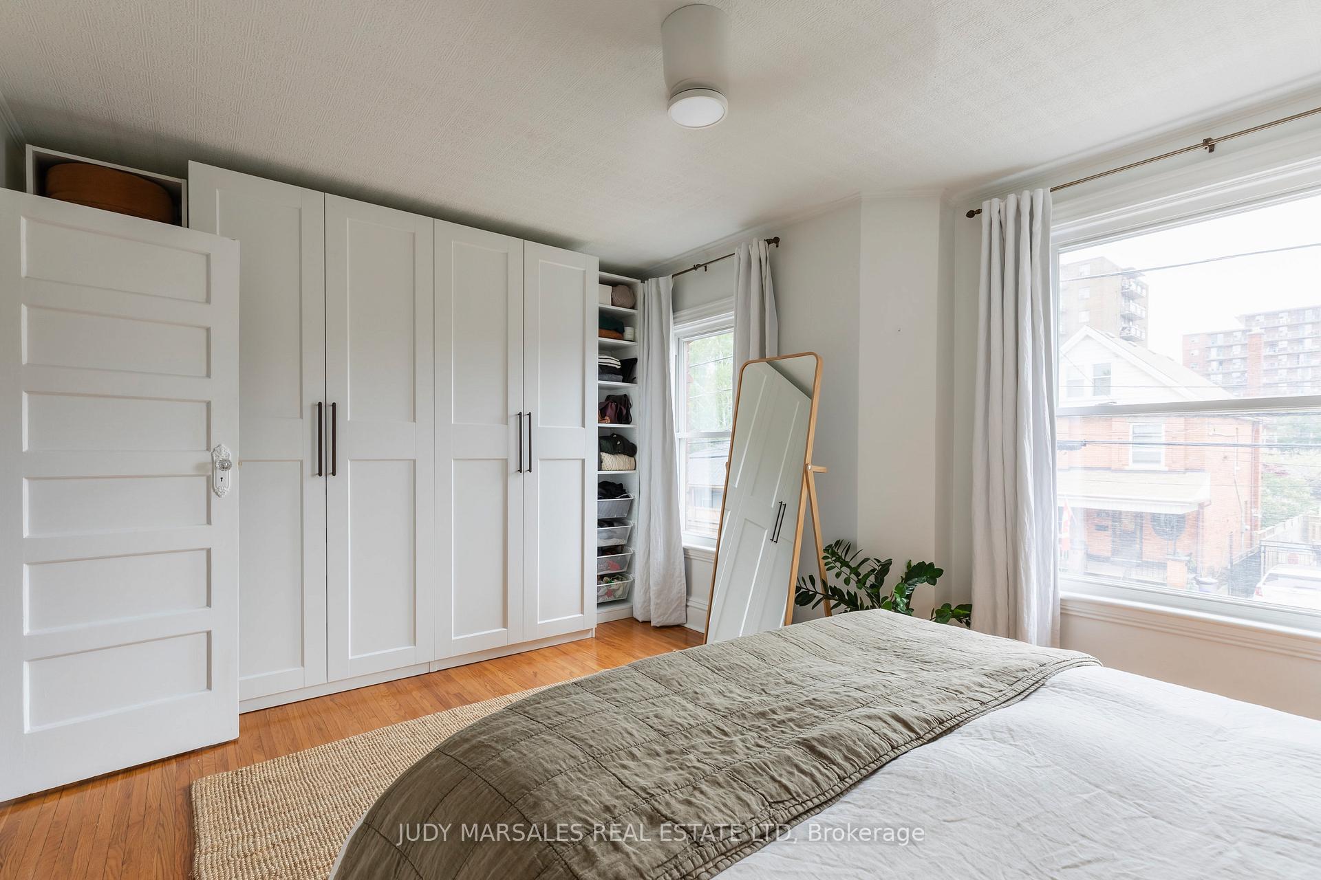 Photo 33 of 165 Walnut Street S, Hamilton, Corktown — HOMEH