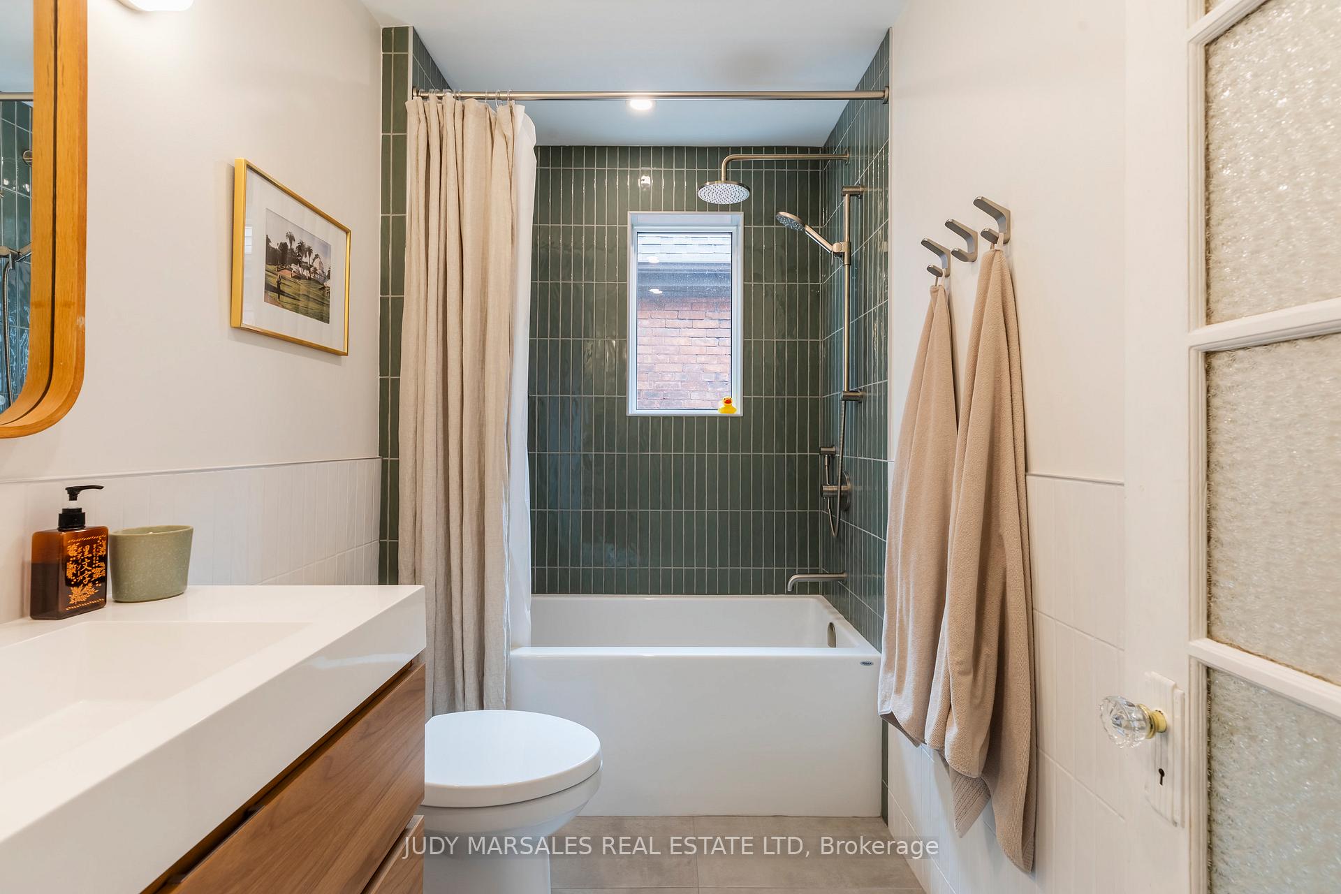 Photo 26 of 165 Walnut Street S, Hamilton, Corktown — HOMEH