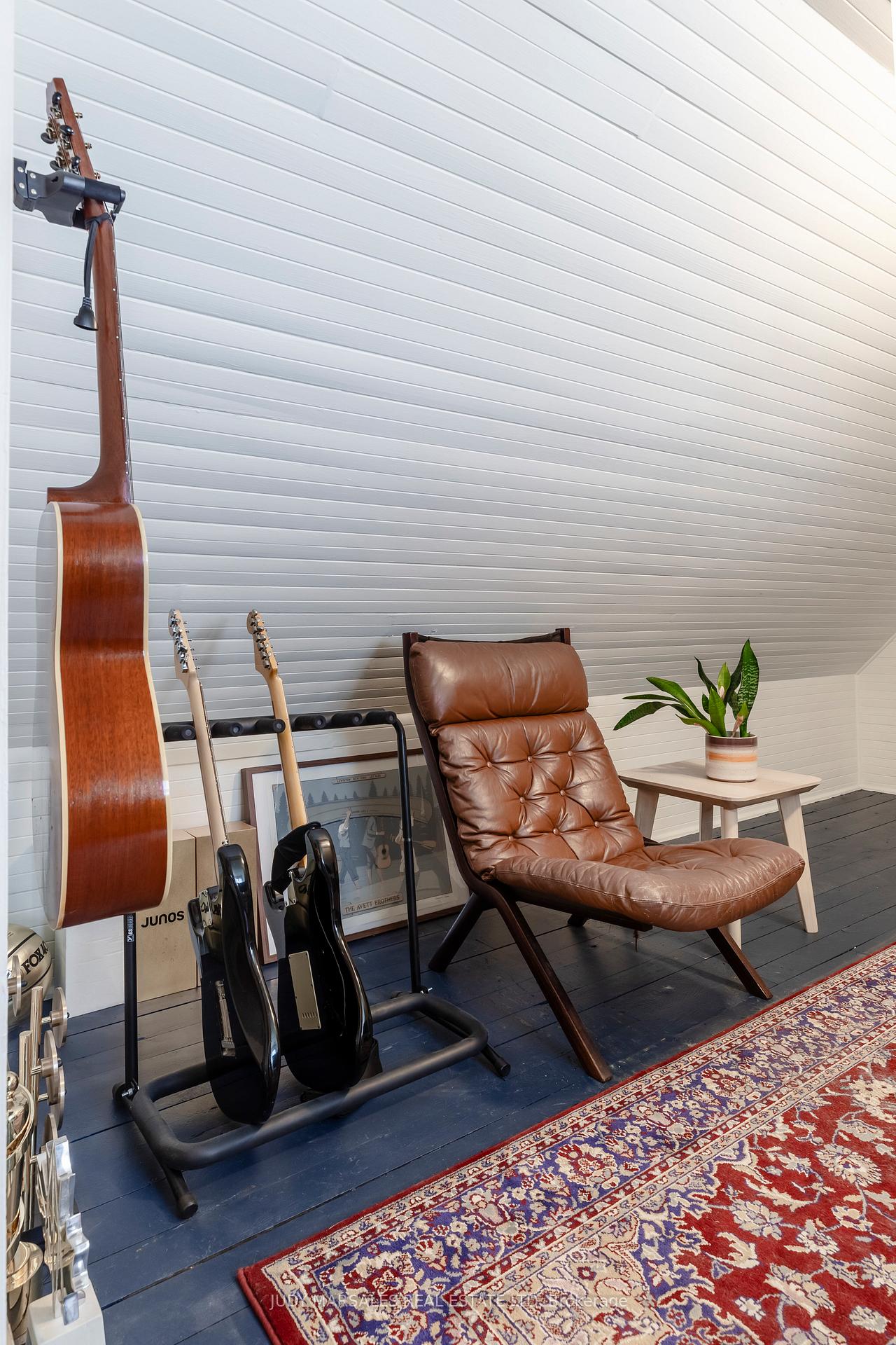 Photo 41 of 165 Walnut Street S, Hamilton, Corktown — HOMEH