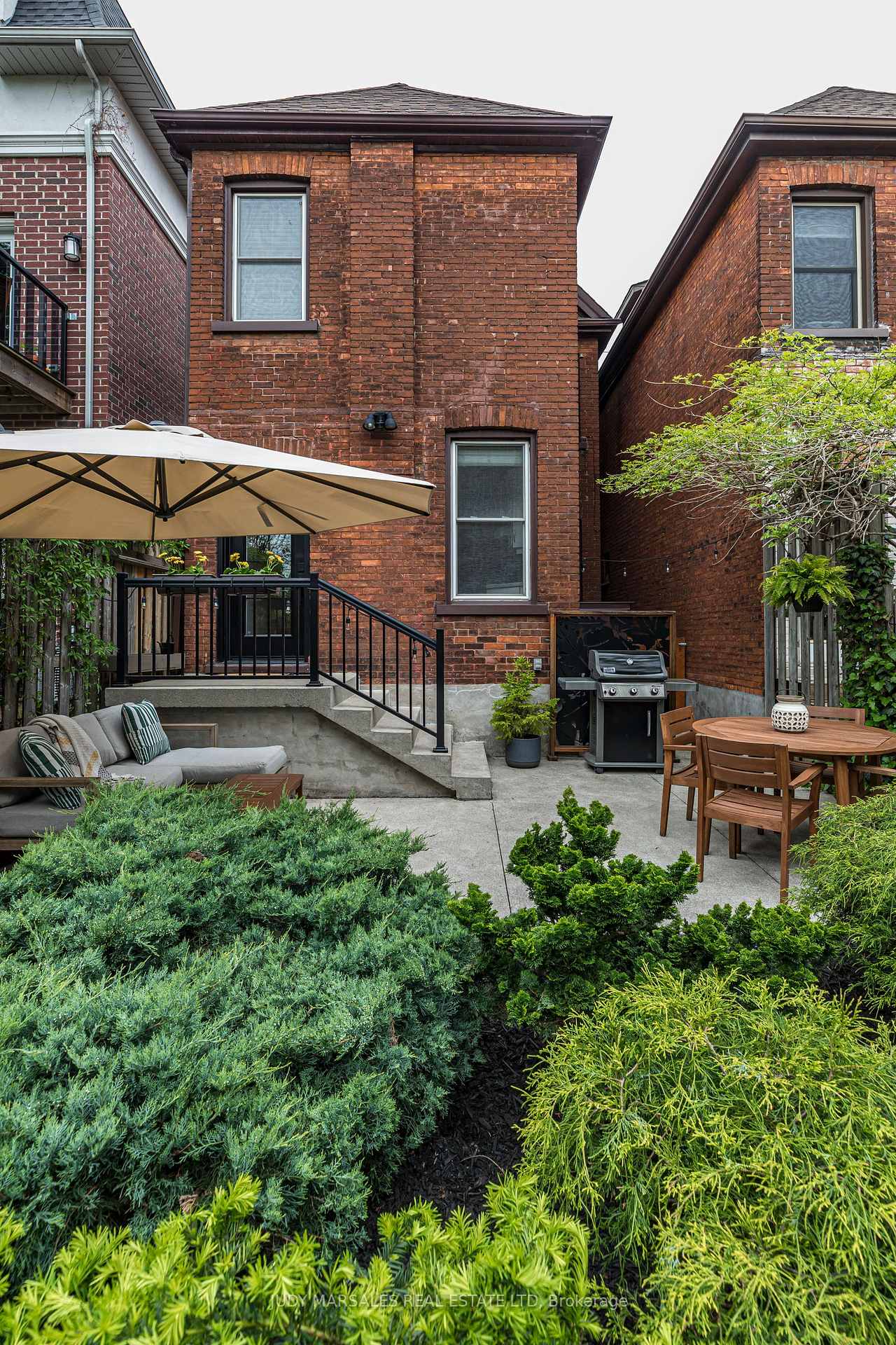 Photo 43 of 165 Walnut Street S, Hamilton, Corktown — HOMEH