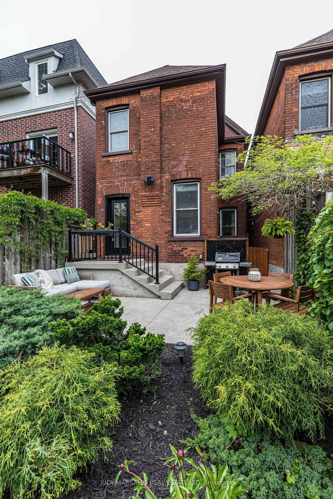 Photo 45 of 165 Walnut Street S, Hamilton, Corktown — HOMEH