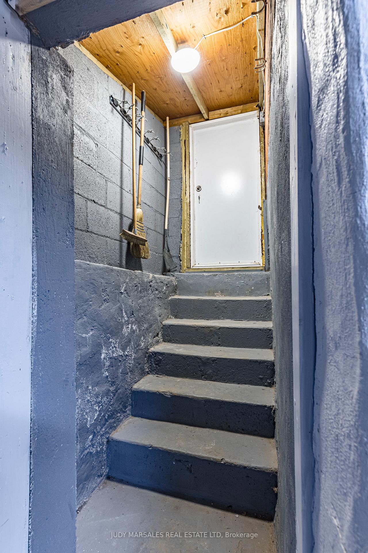 Photo 48 of 165 Walnut Street S, Hamilton, Corktown — HOMEH