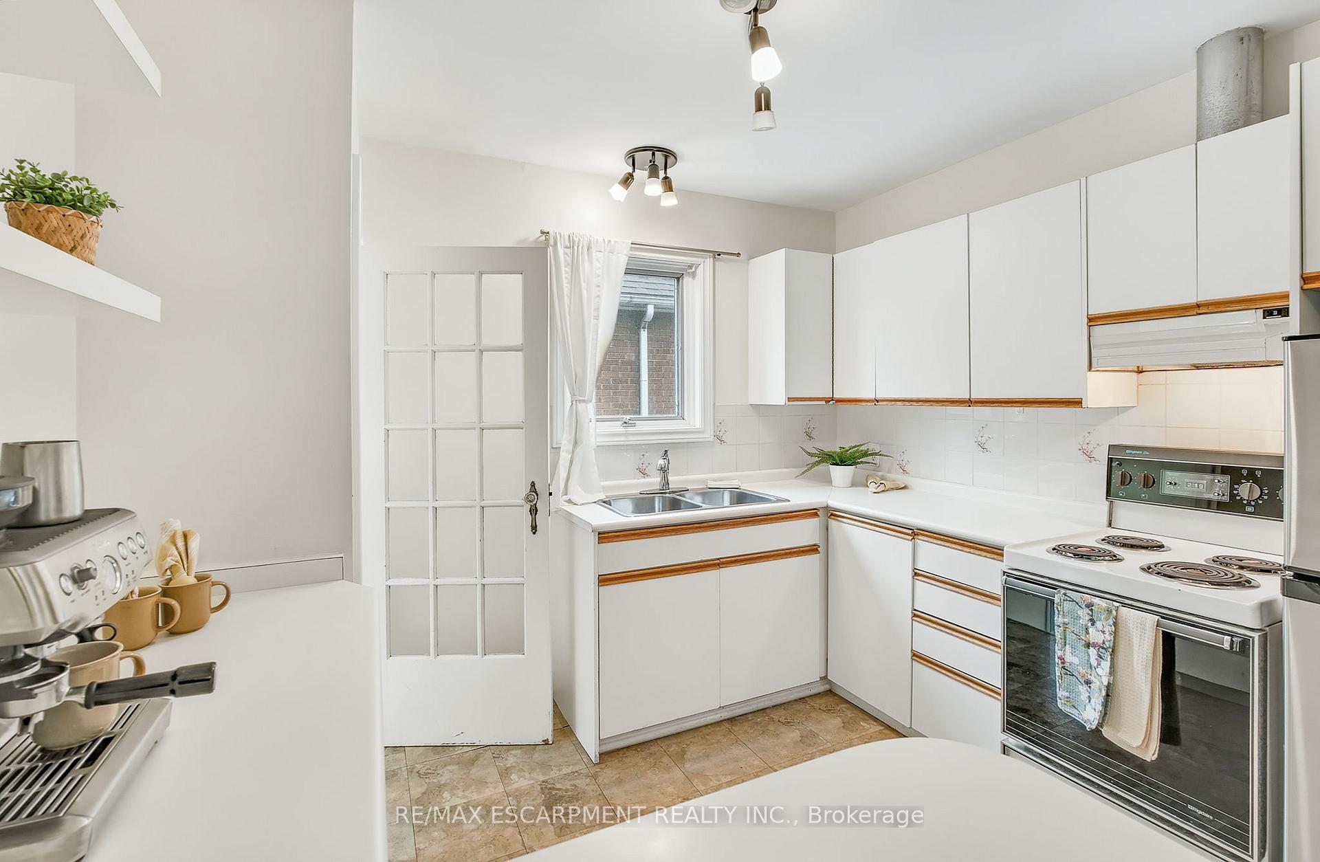 Photo 7 of 117 Norwood Road, Hamilton, Westdale — HOMEH