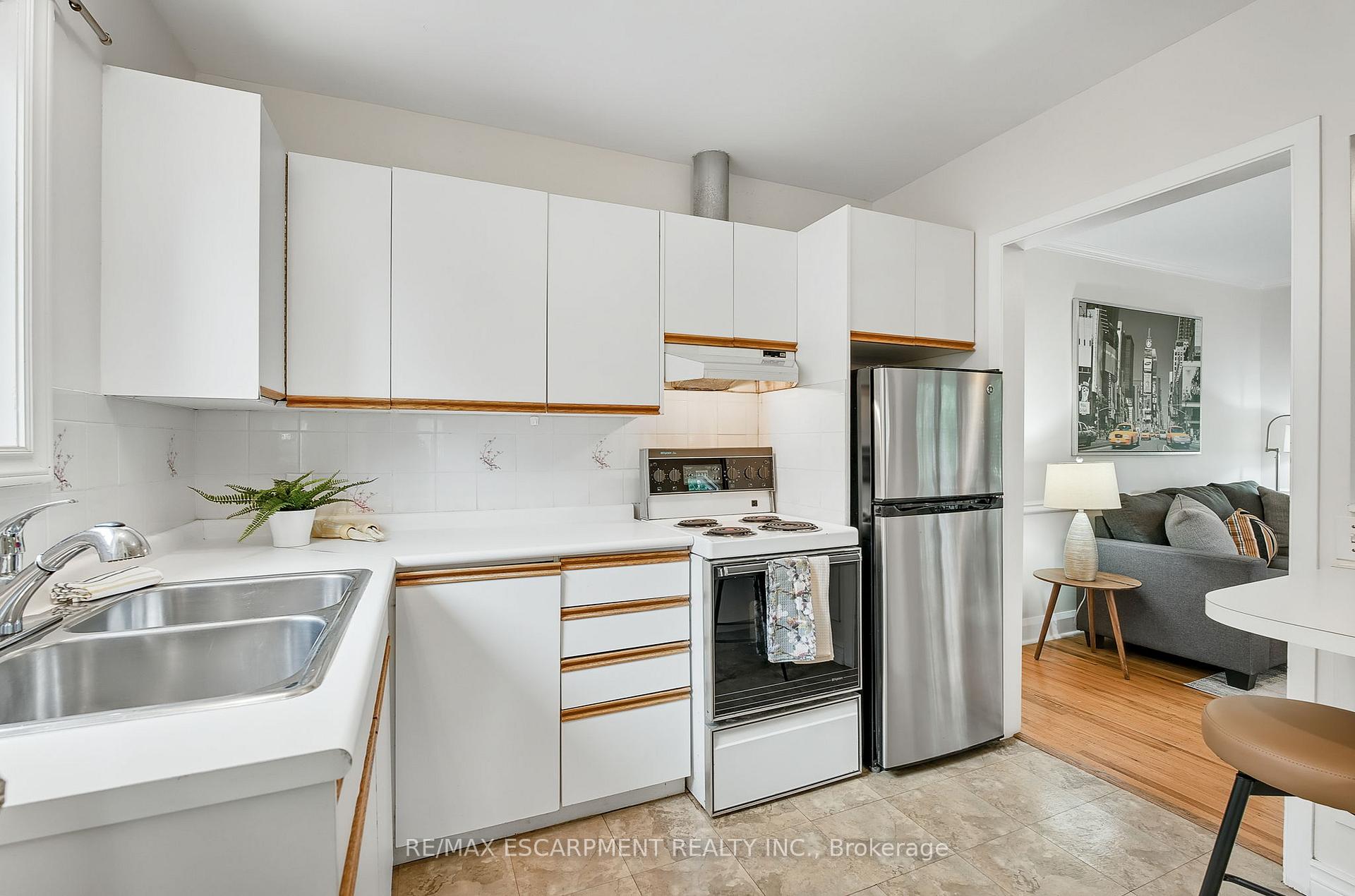 Photo 13 of 117 Norwood Road, Hamilton, Westdale — HOMEH