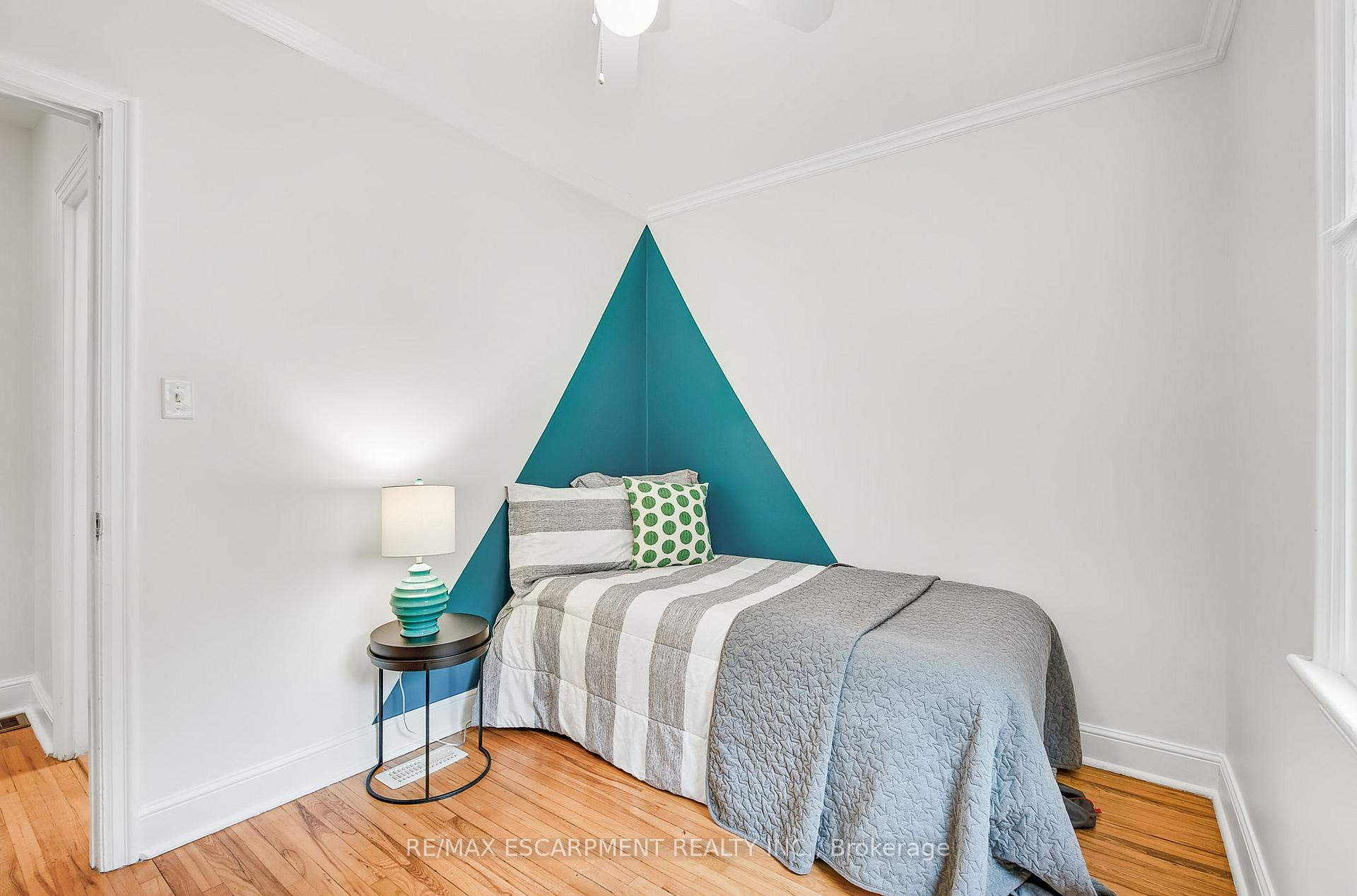 Photo 11 of 117 Norwood Road, Hamilton, Westdale — HOMEH
