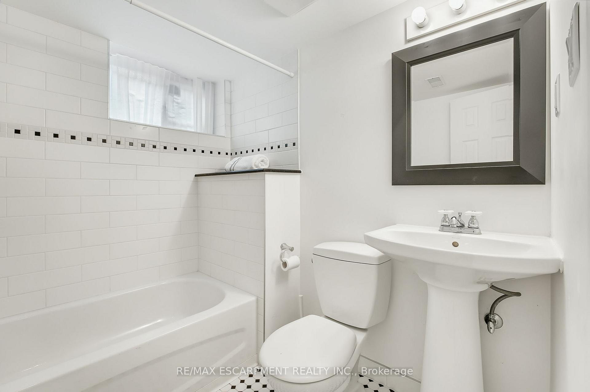 Photo 23 of 117 Norwood Road, Hamilton, Westdale — HOMEH