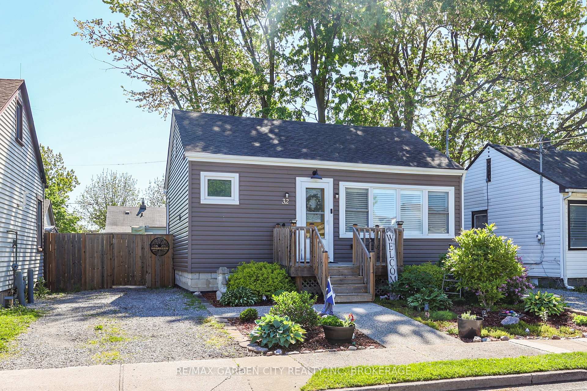 Photo 1 of 32 Sherbourne Street, St. Catharines, Facer — HOMEH