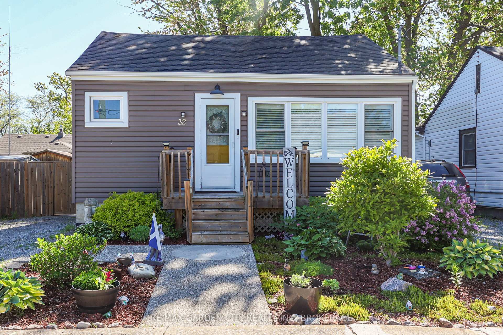 Photo 2 of 32 Sherbourne Street, St. Catharines, Facer — HOMEH