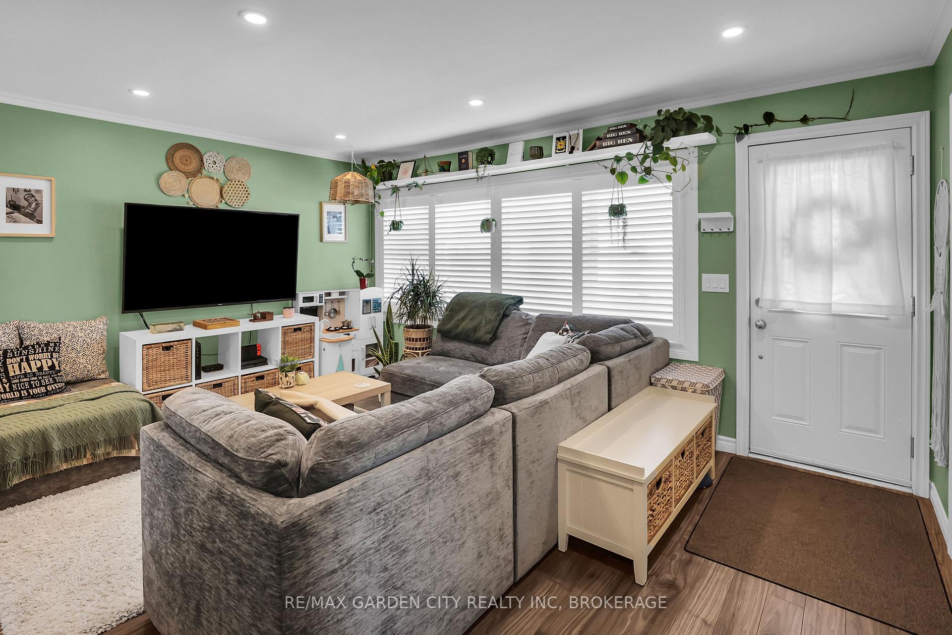 Photo 24 of 32 Sherbourne Street, St. Catharines, Facer — HOMEH