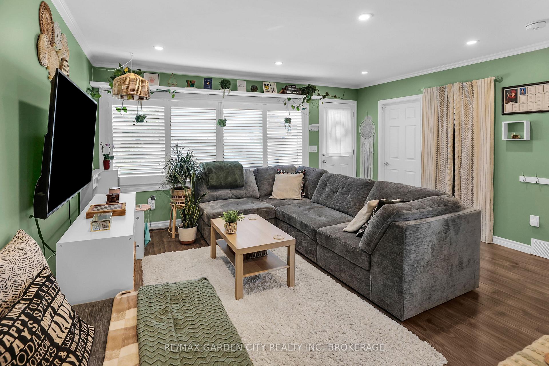 Photo 4 of 32 Sherbourne Street, St. Catharines, Facer — HOMEH