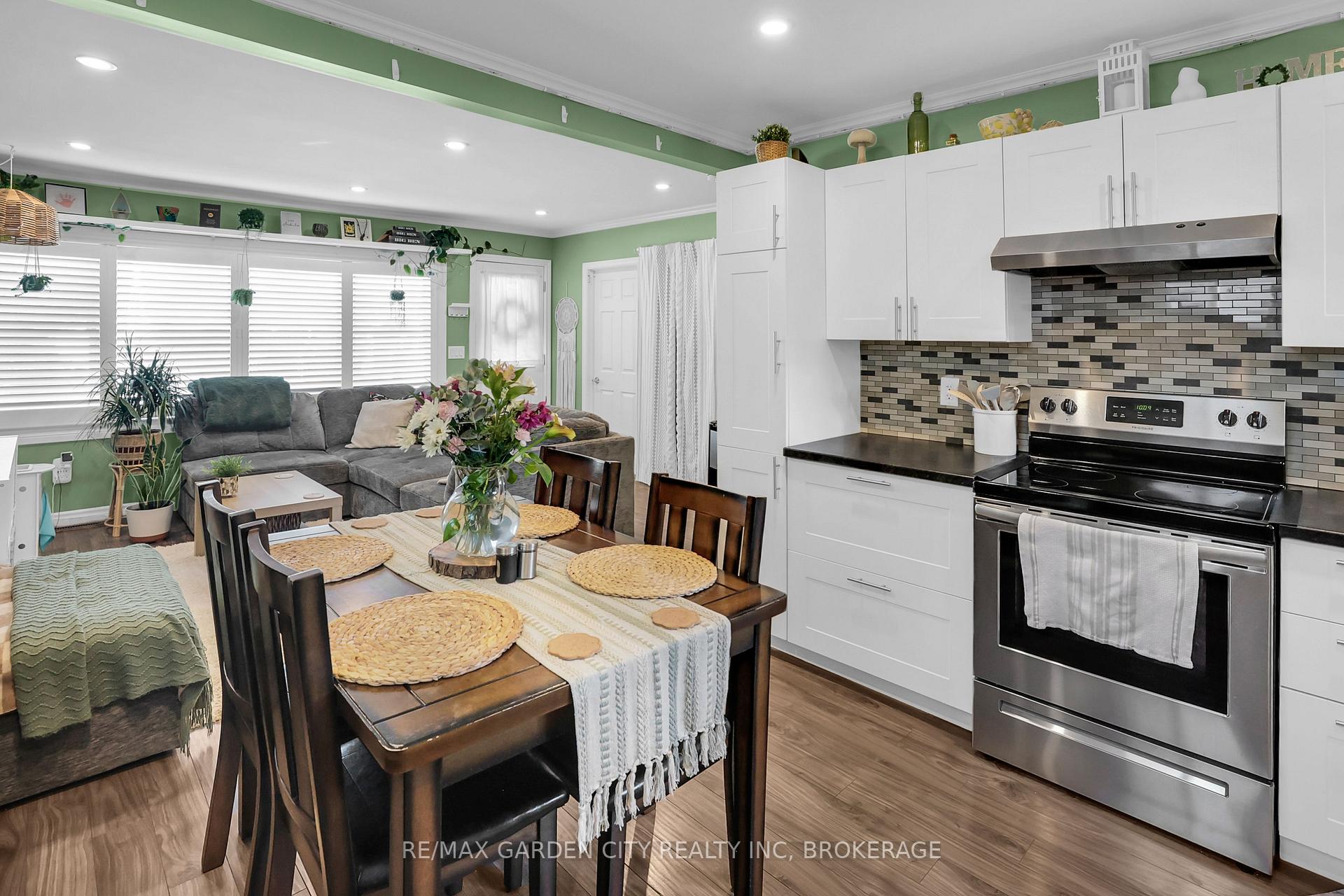Photo 14 of 32 Sherbourne Street, St. Catharines, Facer — HOMEH
