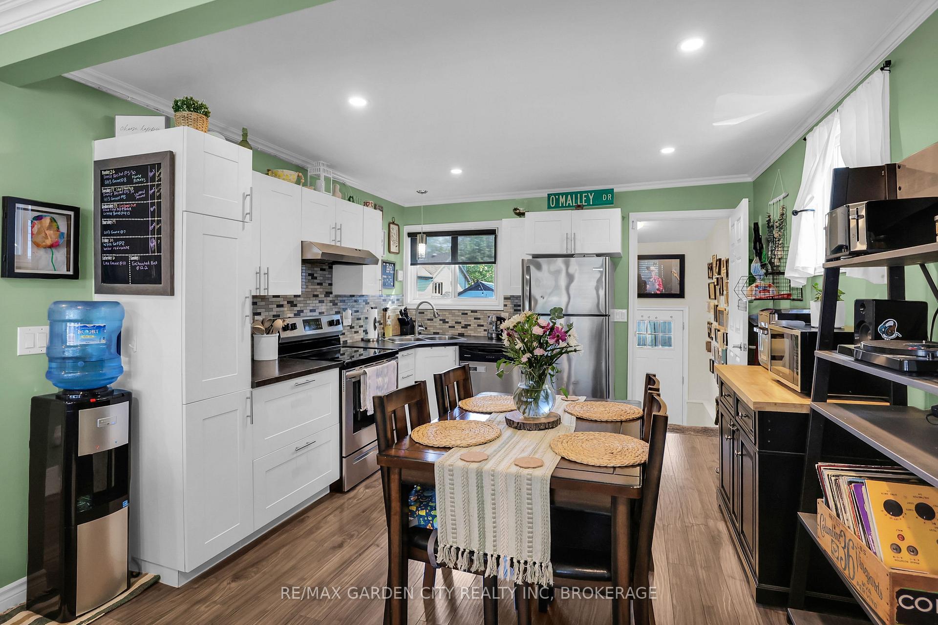 Photo 10 of 32 Sherbourne Street, St. Catharines, Facer — HOMEH
