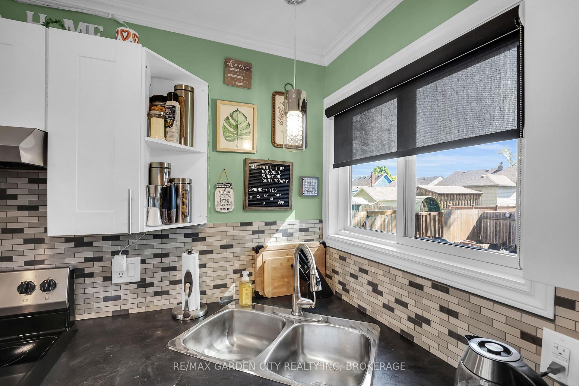 Photo 13 of 32 Sherbourne Street, St. Catharines, Facer — HOMEH