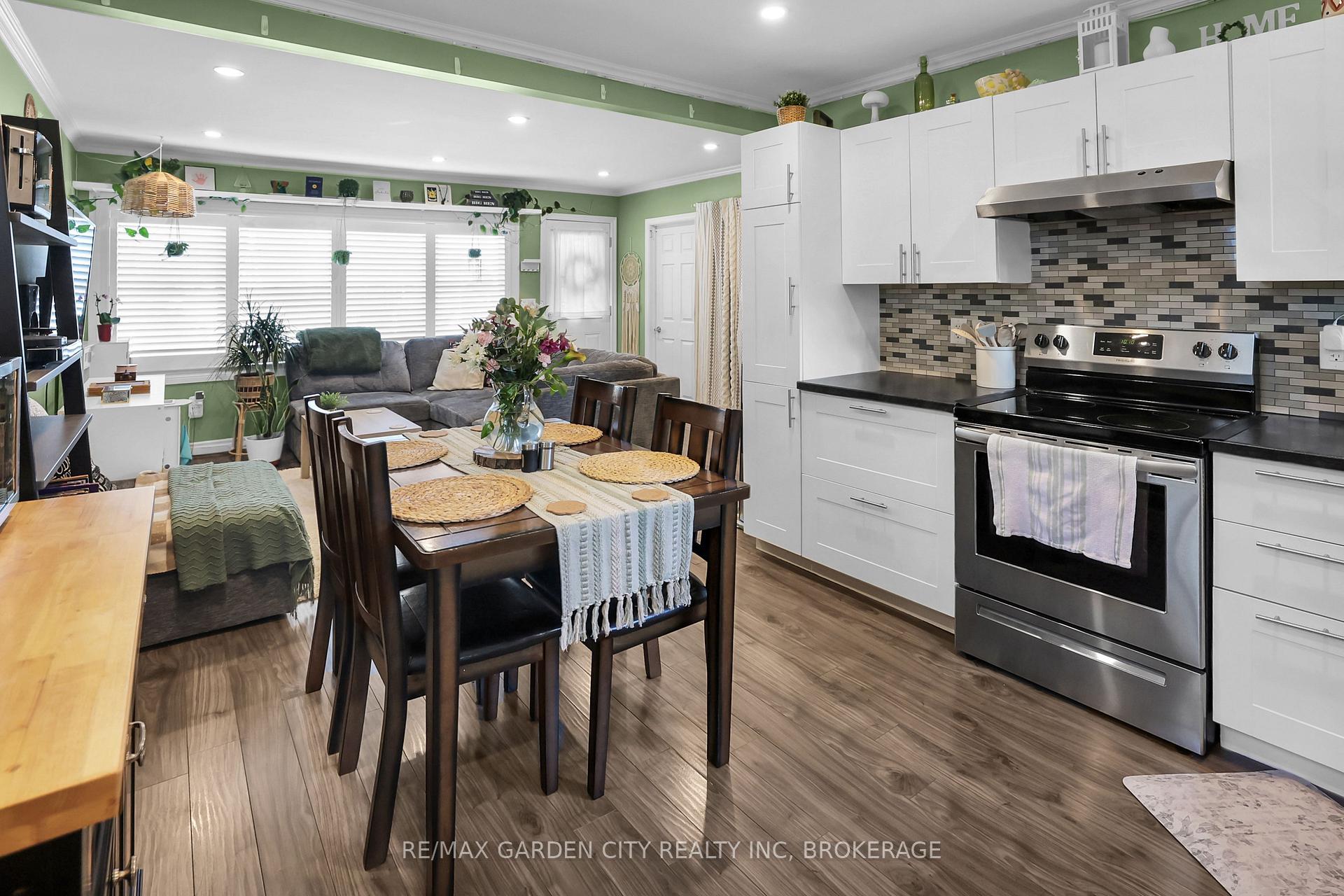 Photo 8 of 32 Sherbourne Street, St. Catharines, Facer — HOMEH