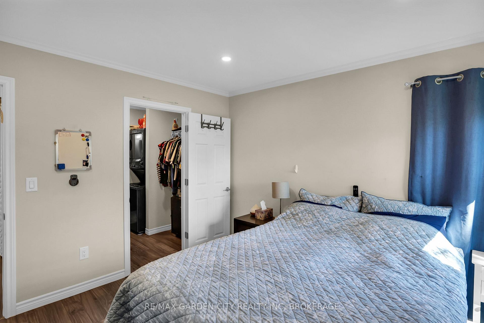 Photo 23 of 32 Sherbourne Street, St. Catharines, Facer — HOMEH
