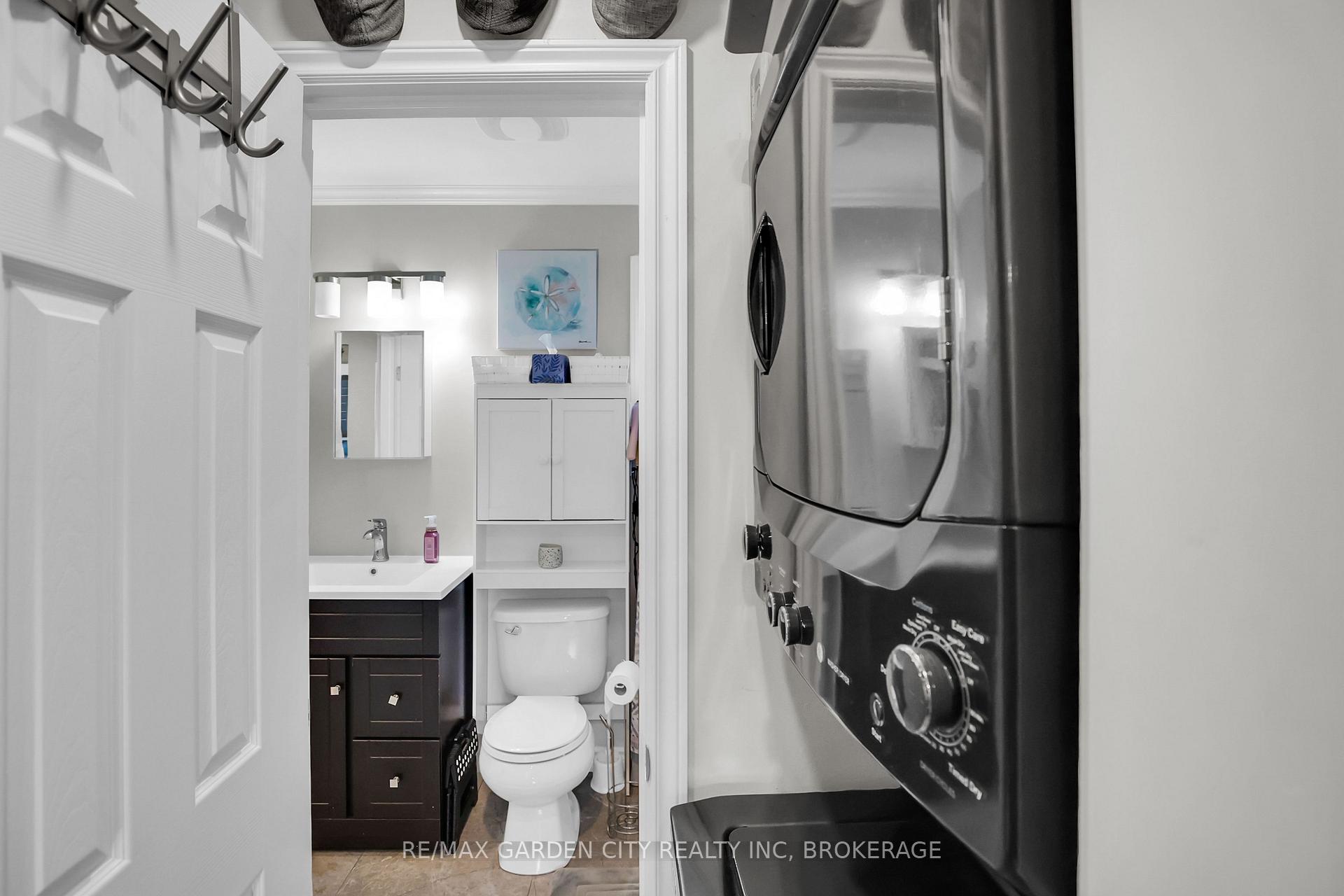 Photo 3 of 32 Sherbourne Street, St. Catharines, Facer — HOMEH