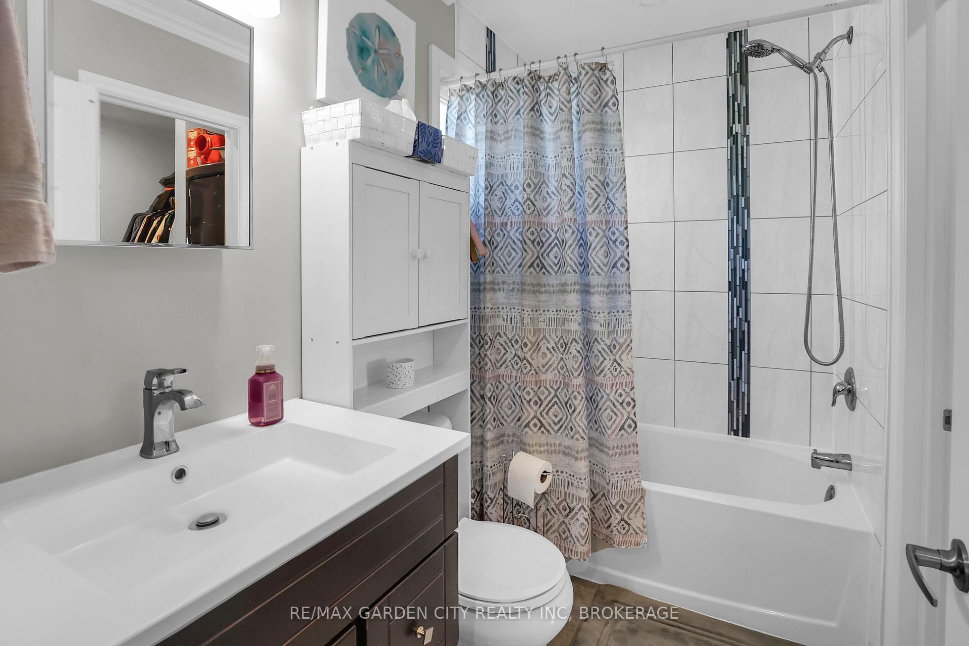 Photo 25 of 32 Sherbourne Street, St. Catharines, Facer — HOMEH