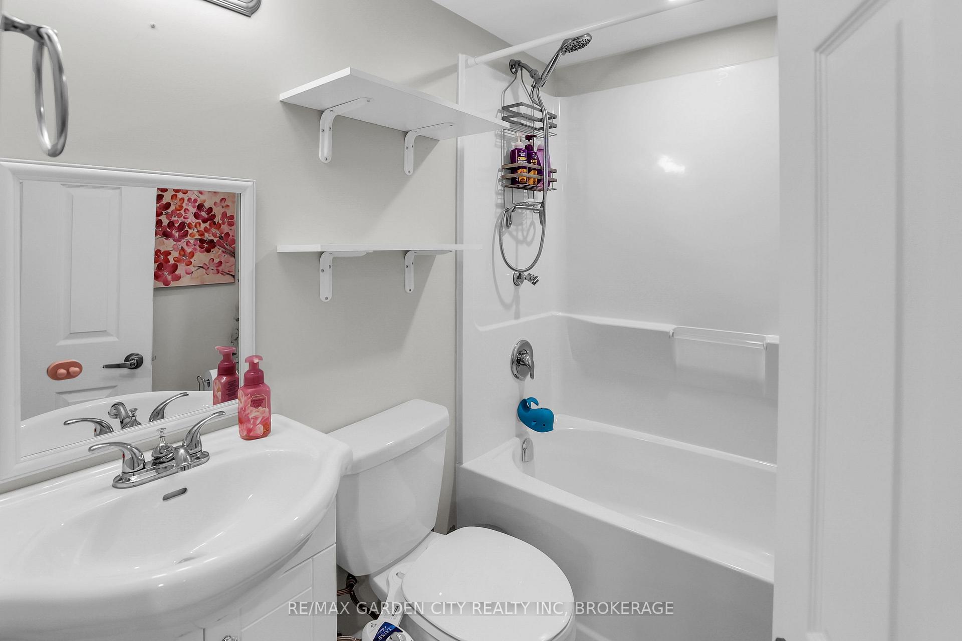 Photo 9 of 32 Sherbourne Street, St. Catharines, Facer — HOMEH