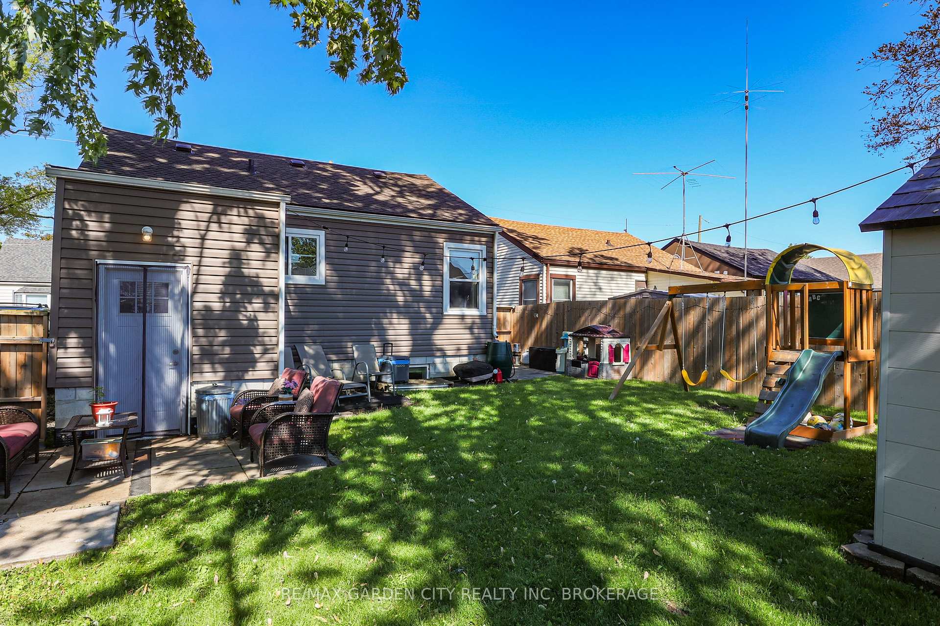Photo 15 of 32 Sherbourne Street, St. Catharines, Facer — HOMEH