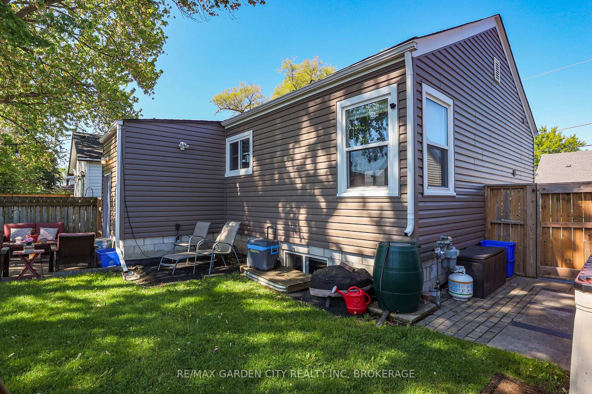 Photo 26 of 32 Sherbourne Street, St. Catharines, Facer — HOMEH