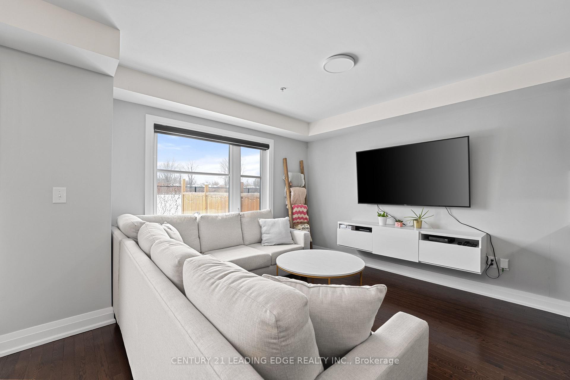 Photo 9 of 46 Jerseyville Way, Whitby, Downtown Whitby — HOMEH