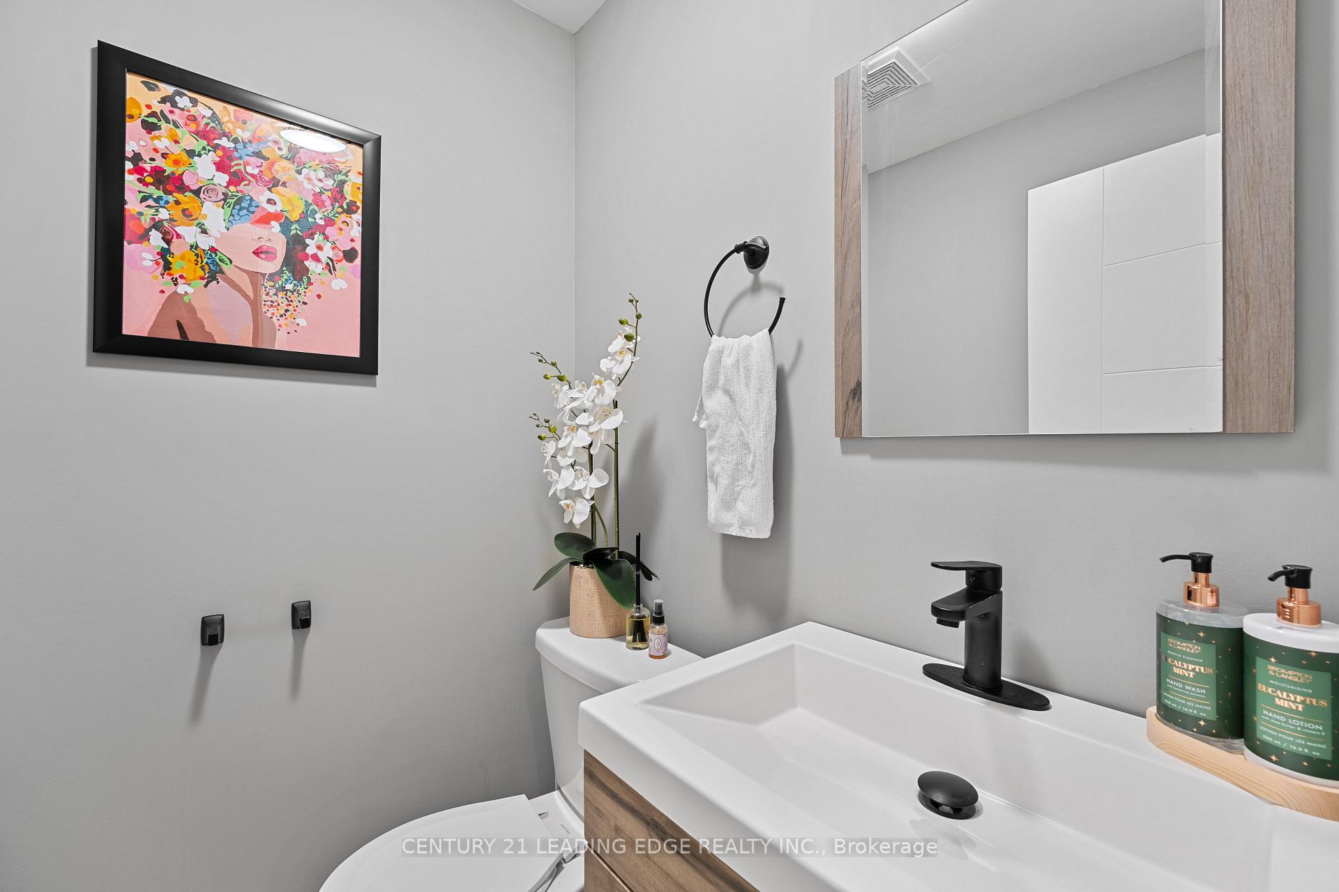 Photo 3 of 46 Jerseyville Way, Whitby, Downtown Whitby — HOMEH
