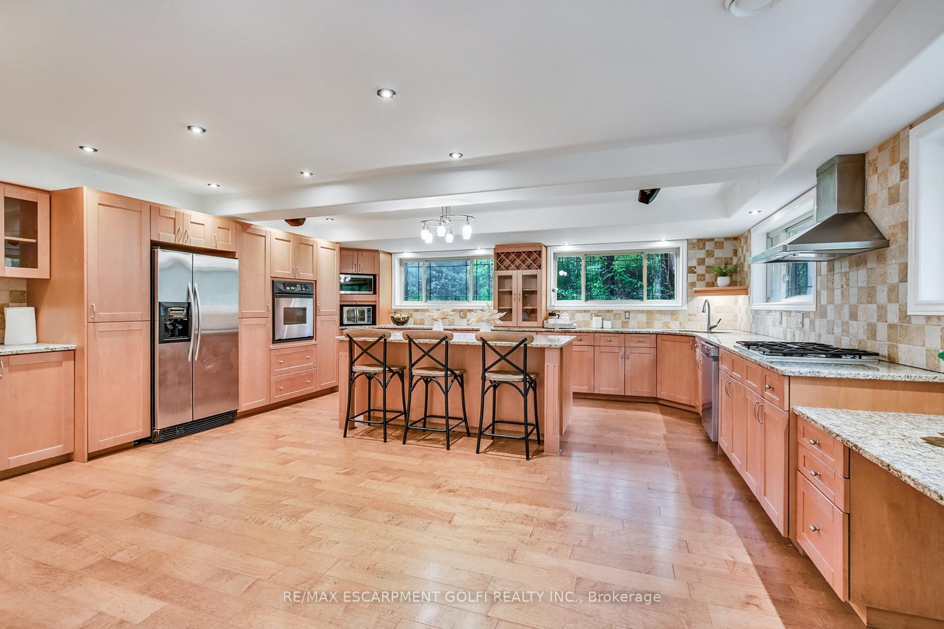 Photo 8 of 693 Powerline Road, Hamilton, Rural Ancaster — HOMEH