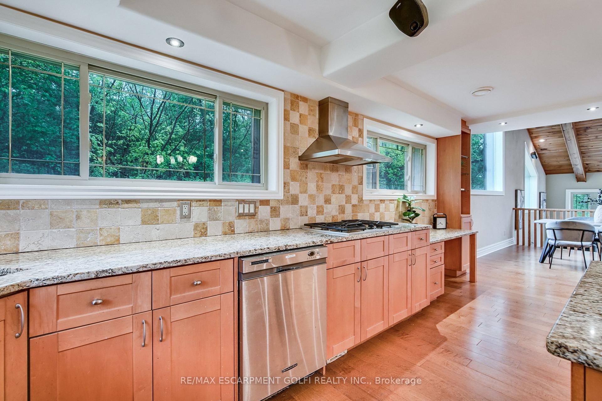 Photo 16 of 693 Powerline Road, Hamilton, Rural Ancaster — HOMEH