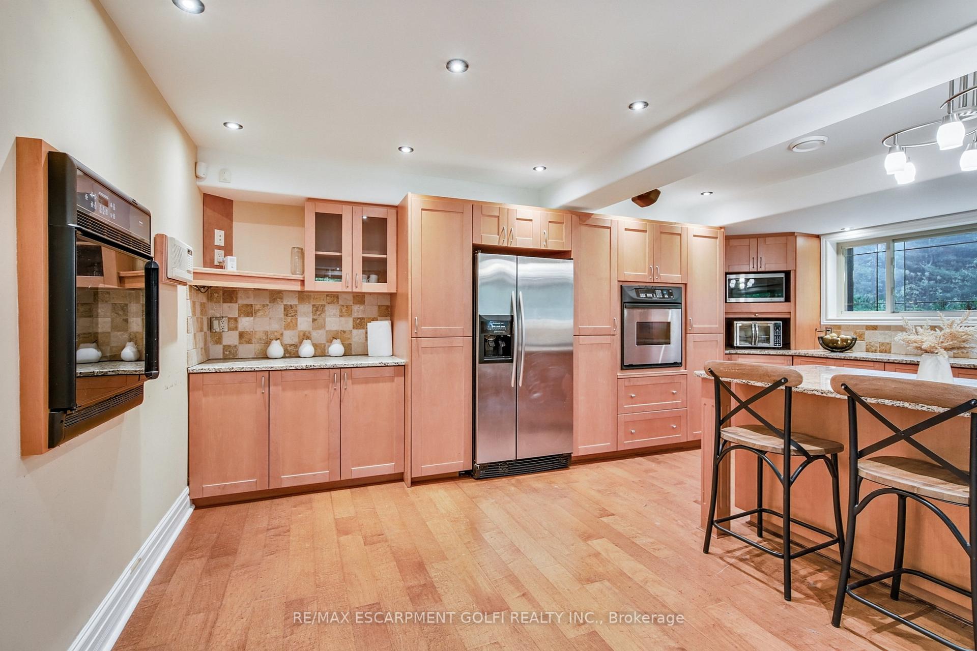 Photo 7 of 693 Powerline Road, Hamilton, Rural Ancaster — HOMEH