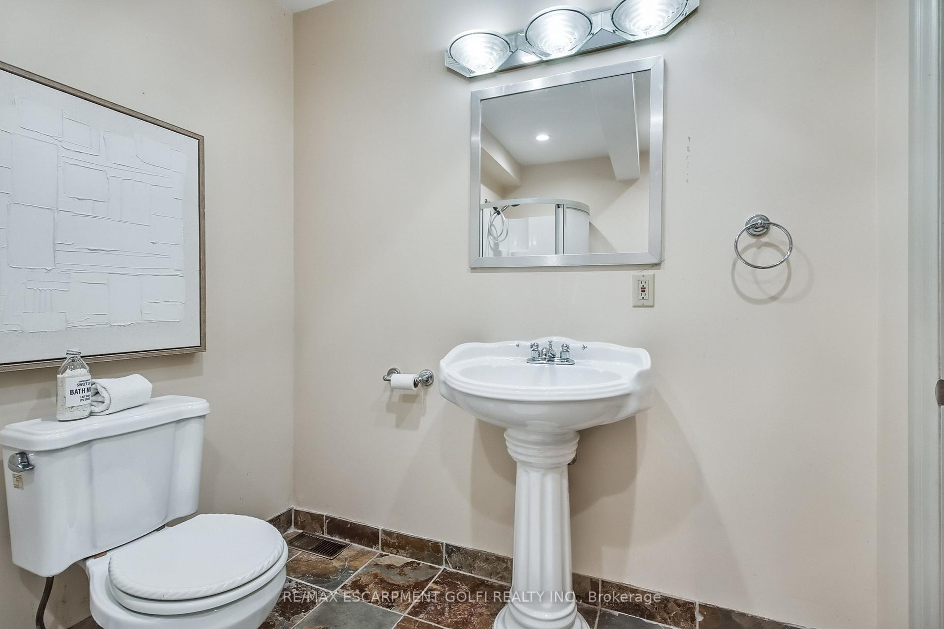 Photo 17 of 693 Powerline Road, Hamilton, Rural Ancaster — HOMEH