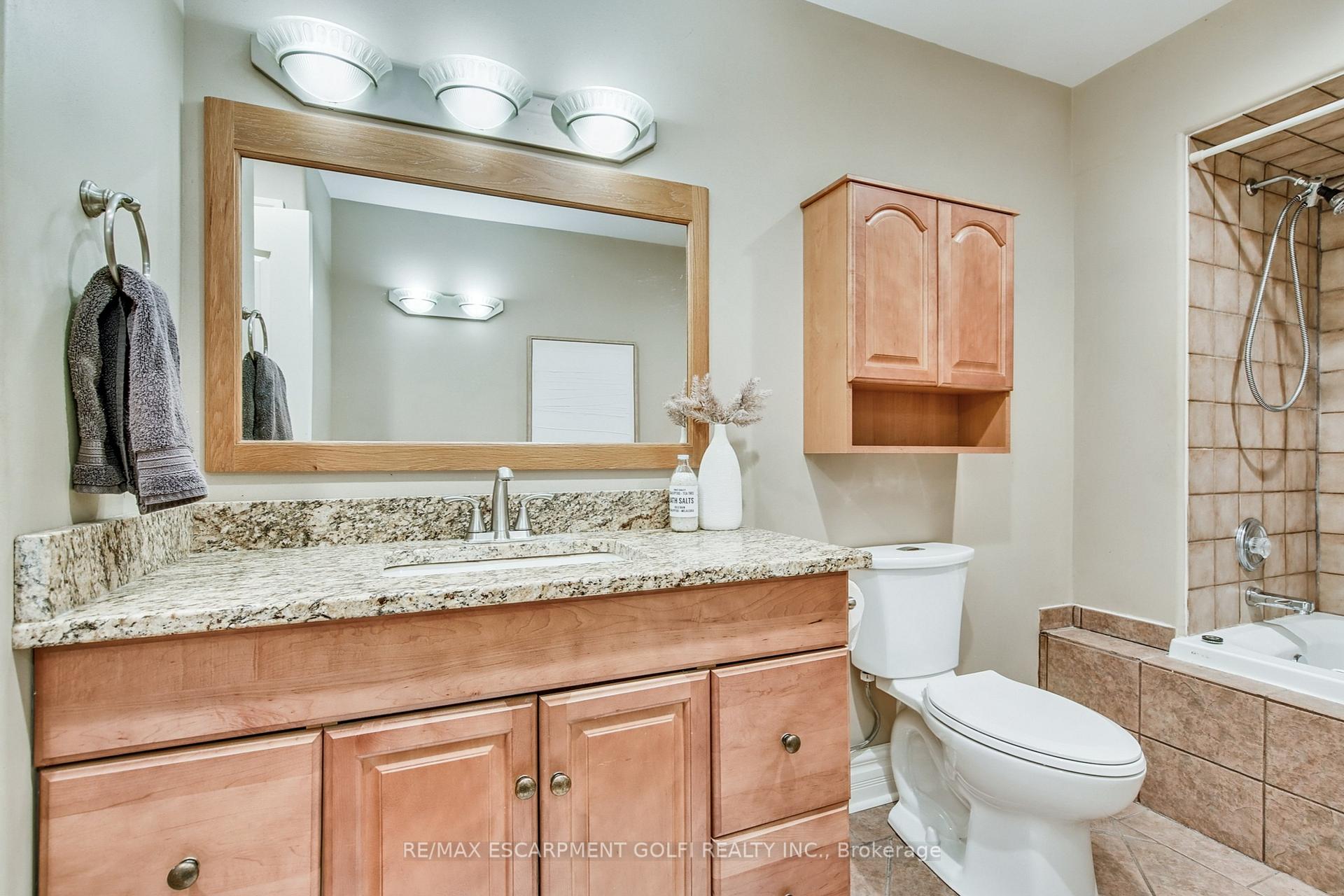 Photo 29 of 693 Powerline Road, Hamilton, Rural Ancaster — HOMEH