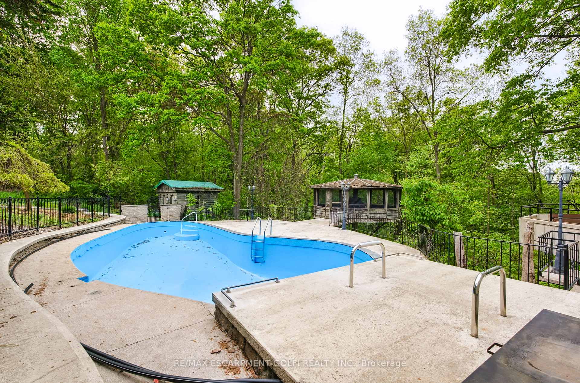 Photo 34 of 693 Powerline Road, Hamilton, Rural Ancaster — HOMEH