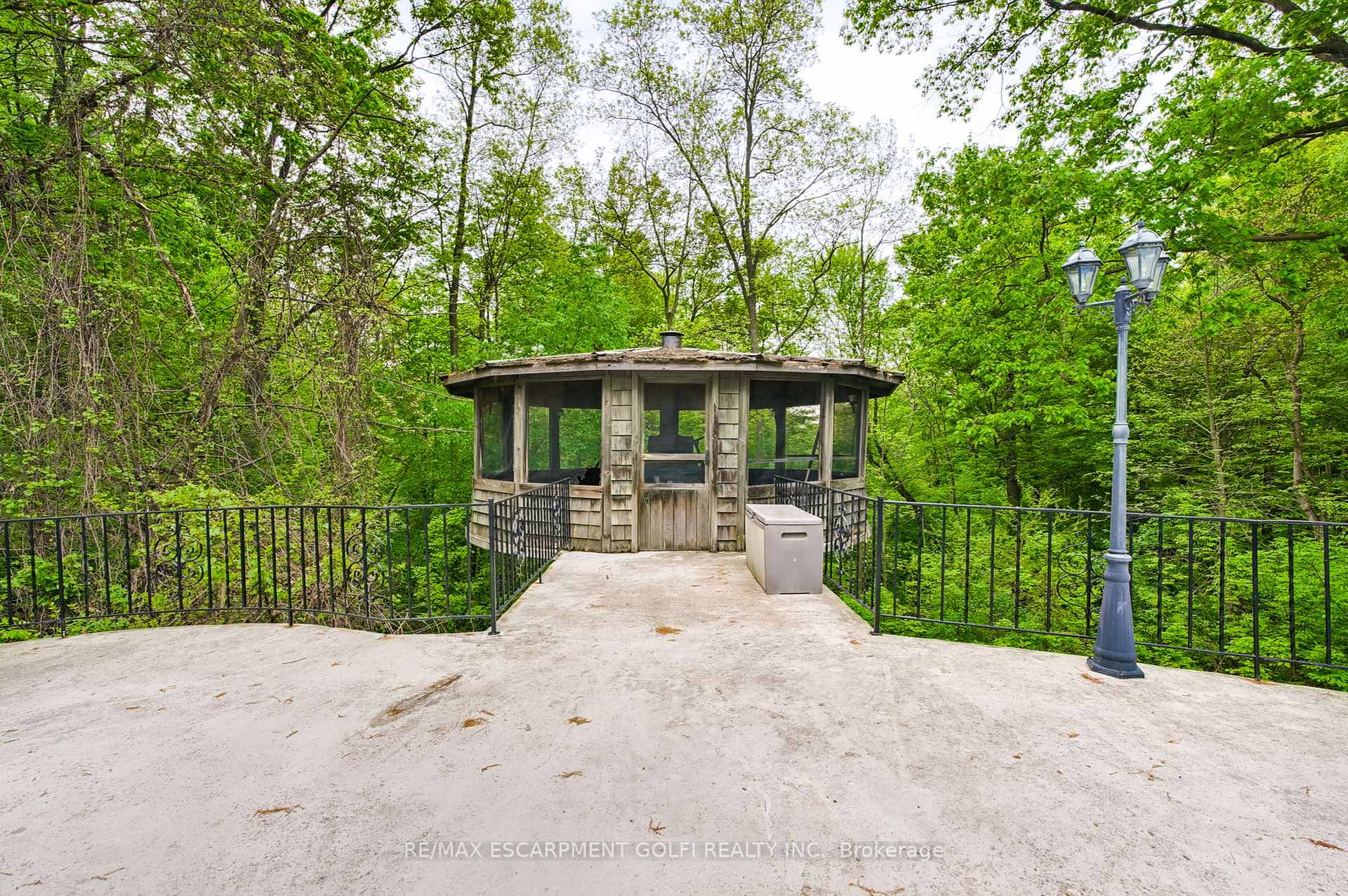 Photo 39 of 693 Powerline Road, Hamilton, Rural Ancaster — HOMEH