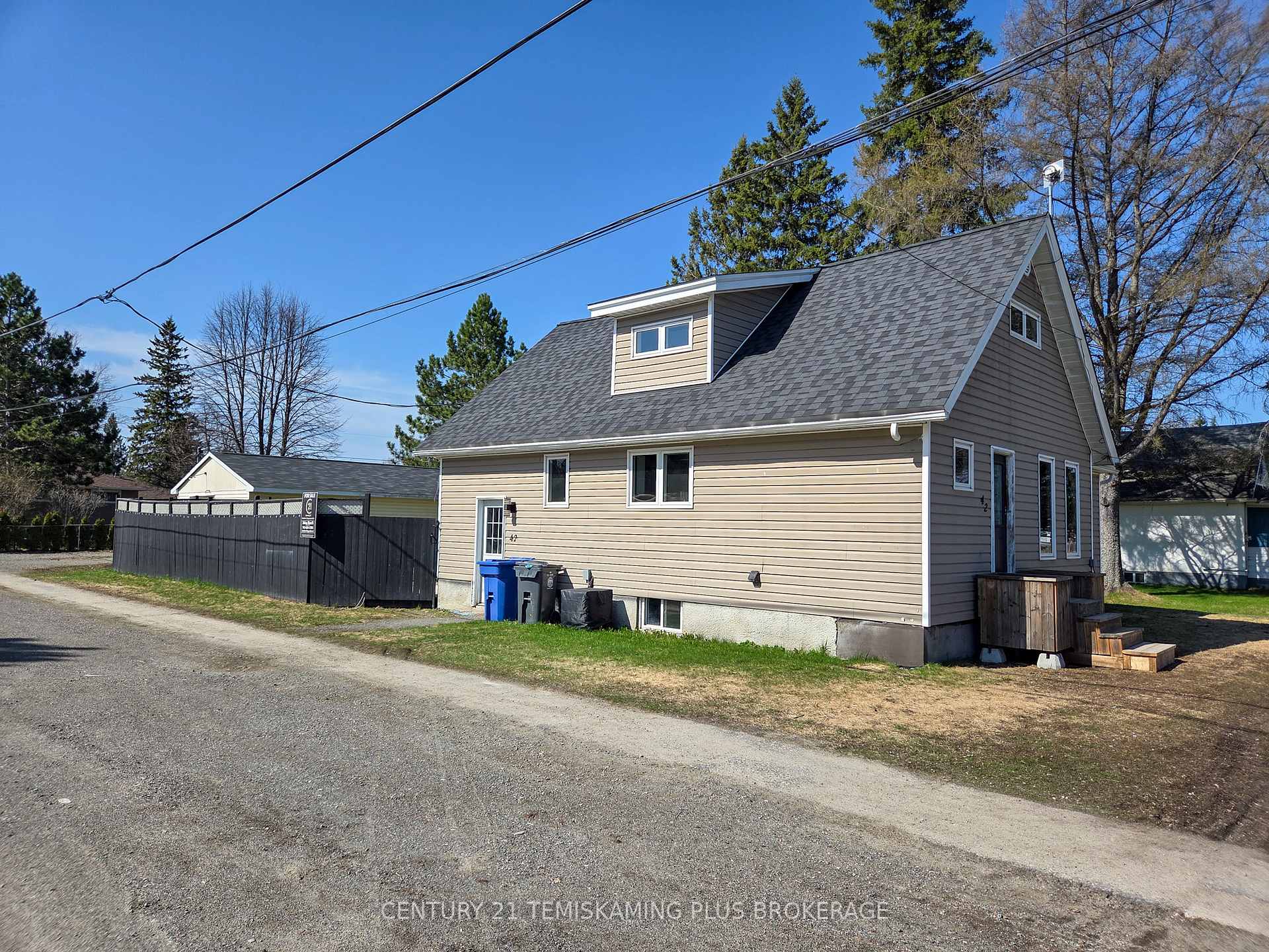 Photo 1 of 42 5th Avenue, Englehart — HOMEH