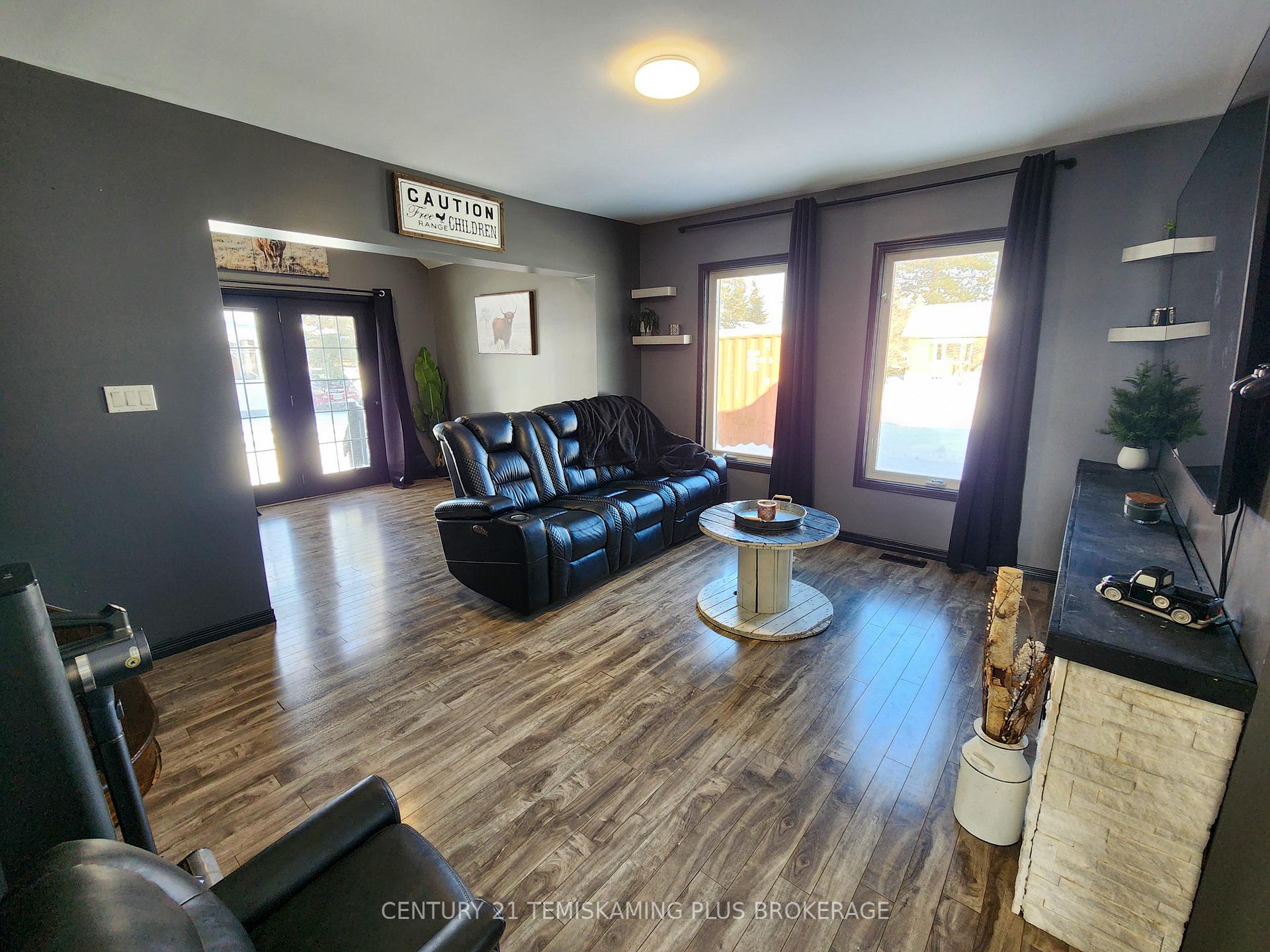 Photo 4 of 42 5th Avenue, Englehart — HOMEH