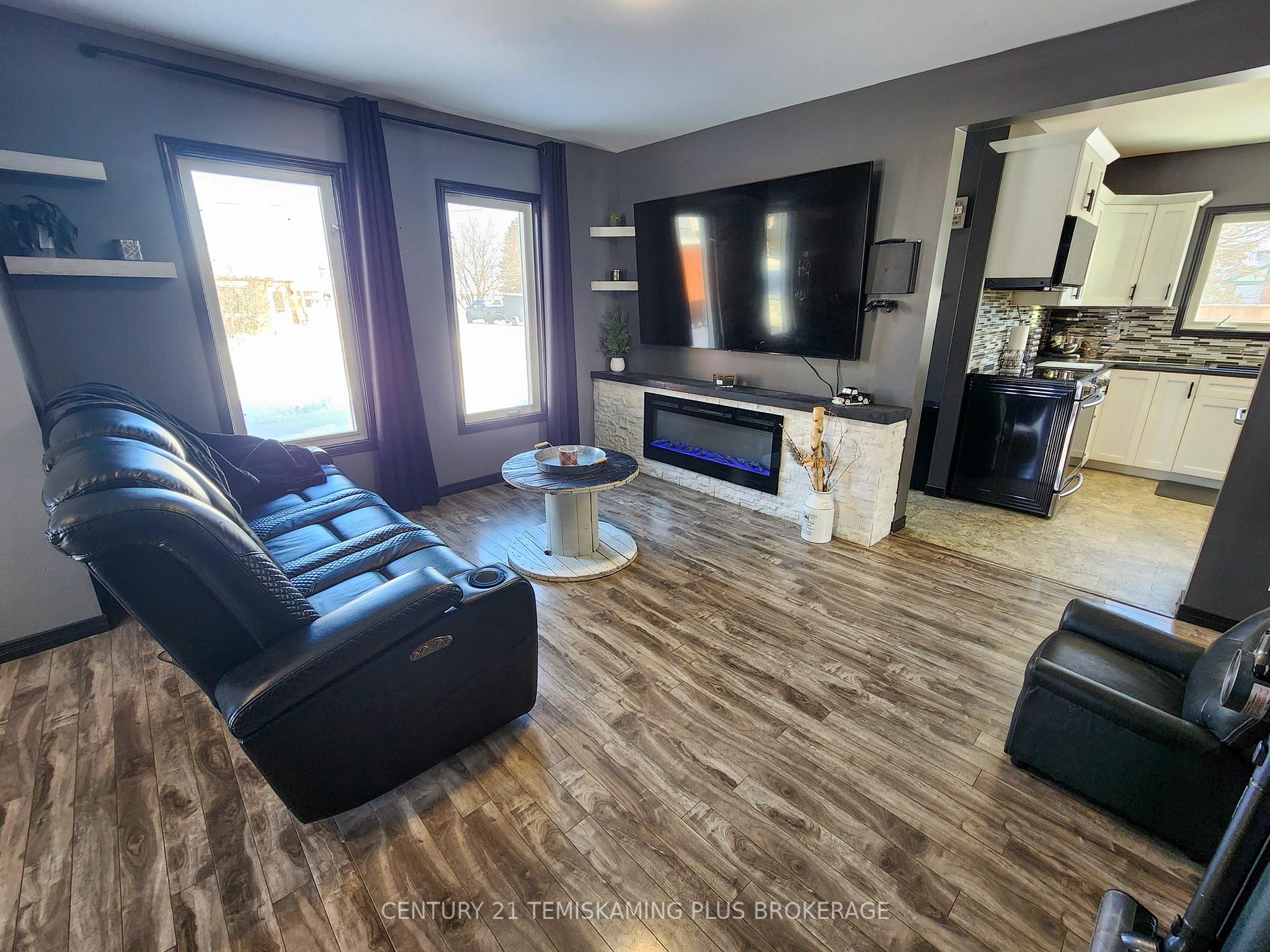 Photo 5 of 42 5th Avenue, Englehart — HOMEH