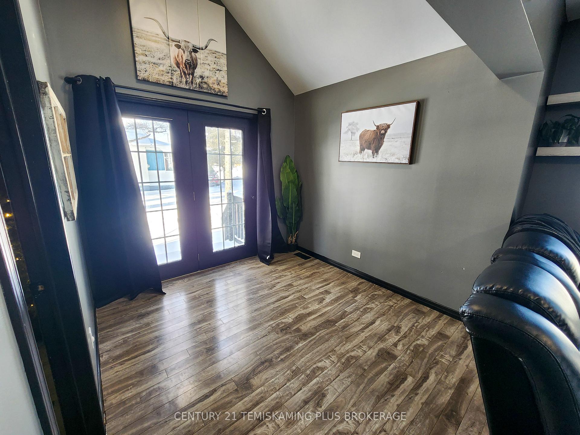 Photo 3 of 42 5th Avenue, Englehart — HOMEH