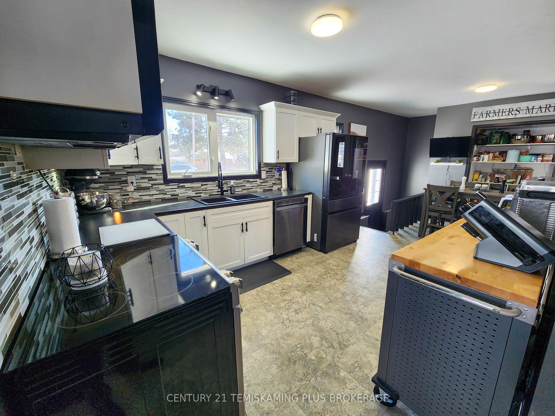 Photo 2 of 42 5th Avenue, Englehart — HOMEH