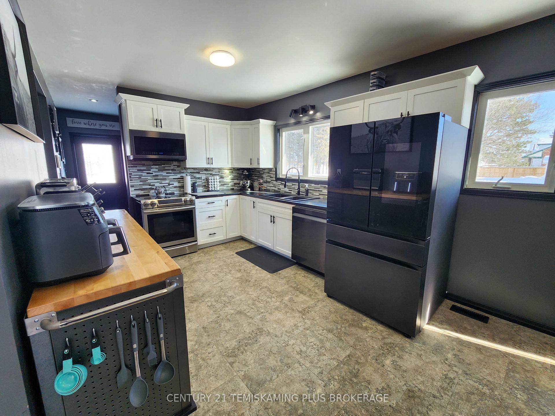 Photo 14 of 42 5th Avenue, Englehart — HOMEH